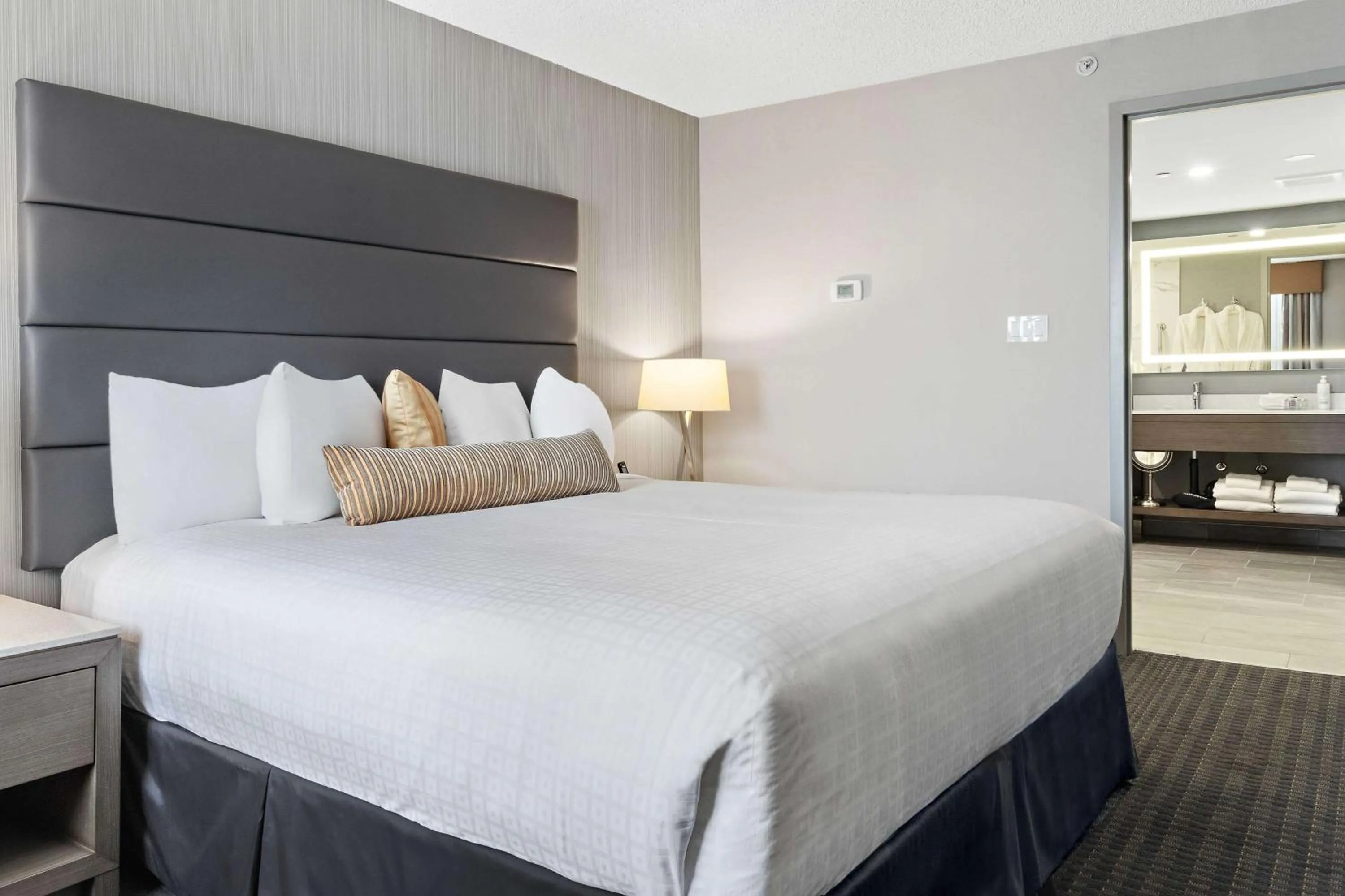 King Suite with Mountain View in Best Western Premier Calgary Plaza Hotel & Conference Centre