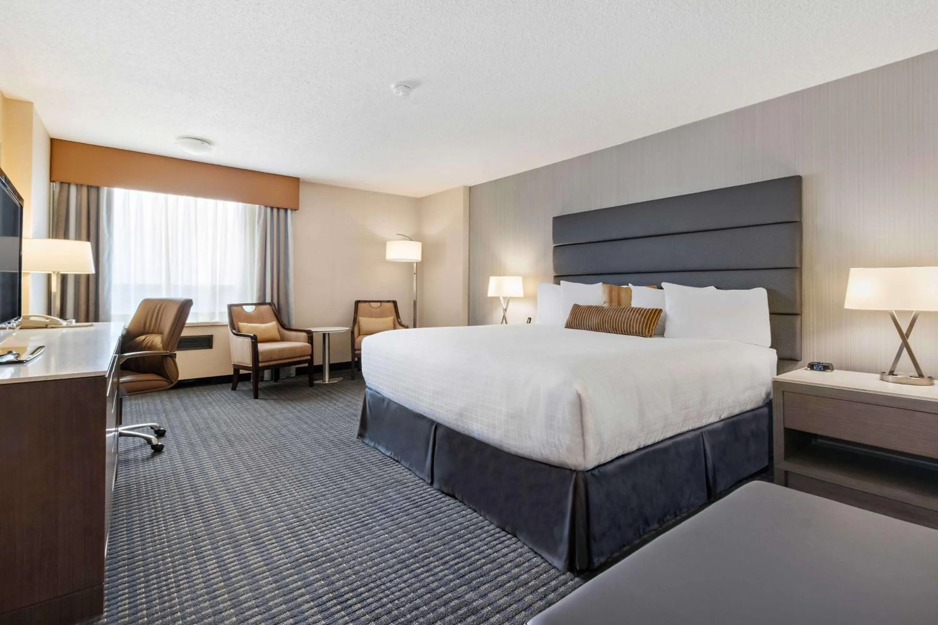 King Room - Non-Smoking in Best Western Premier Calgary Plaza Hotel & Conference Centre