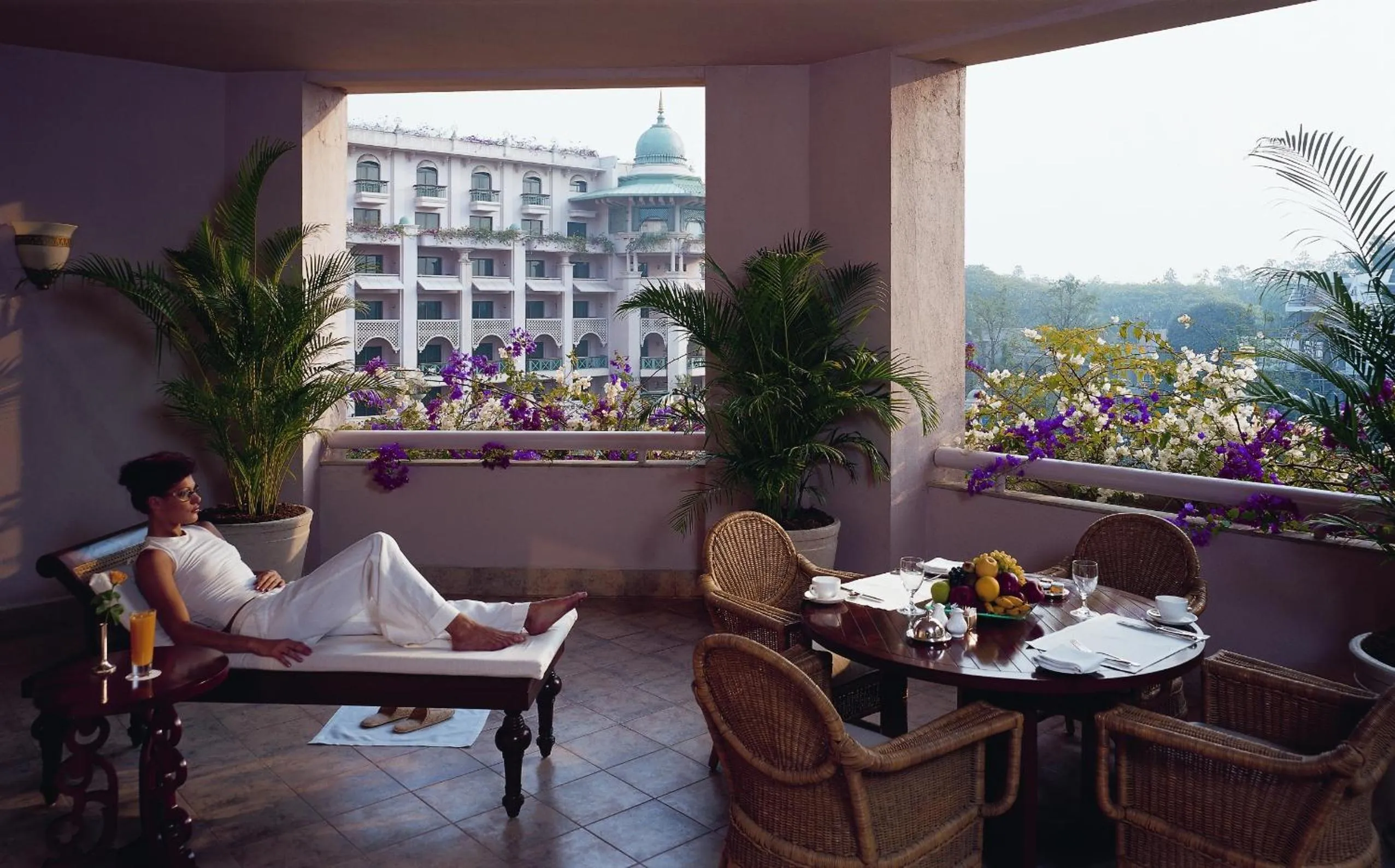 Turret Suite-with 2 way transfers,Free wi-fi &amp; Club lounge access - single occupancy in The Leela Palace Bengaluru