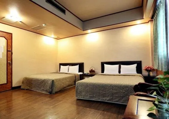 Quadruple Room with Bath in Hotel Lee-Chan