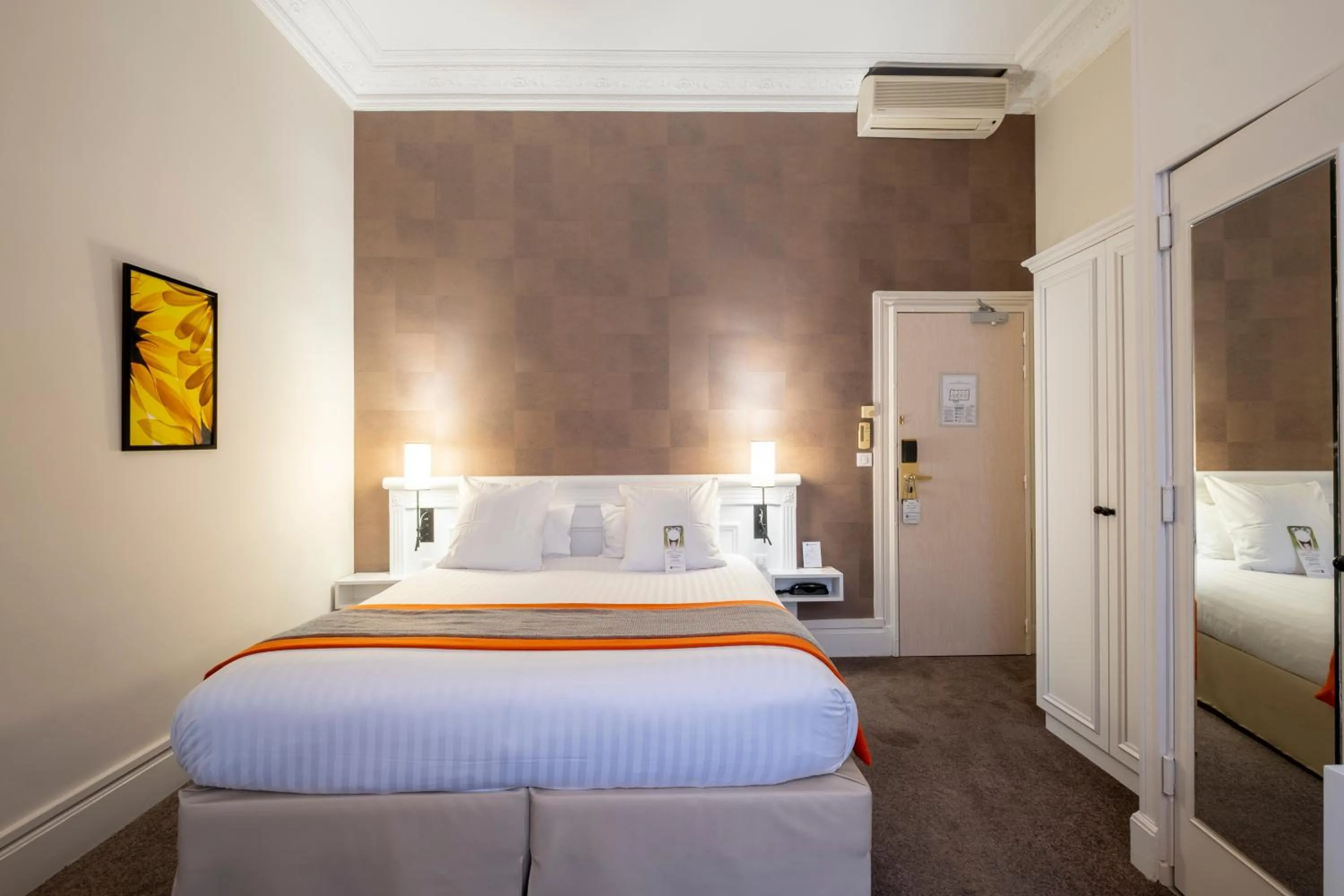 Standard Queen Room in Best Western Hôtel d'Arc