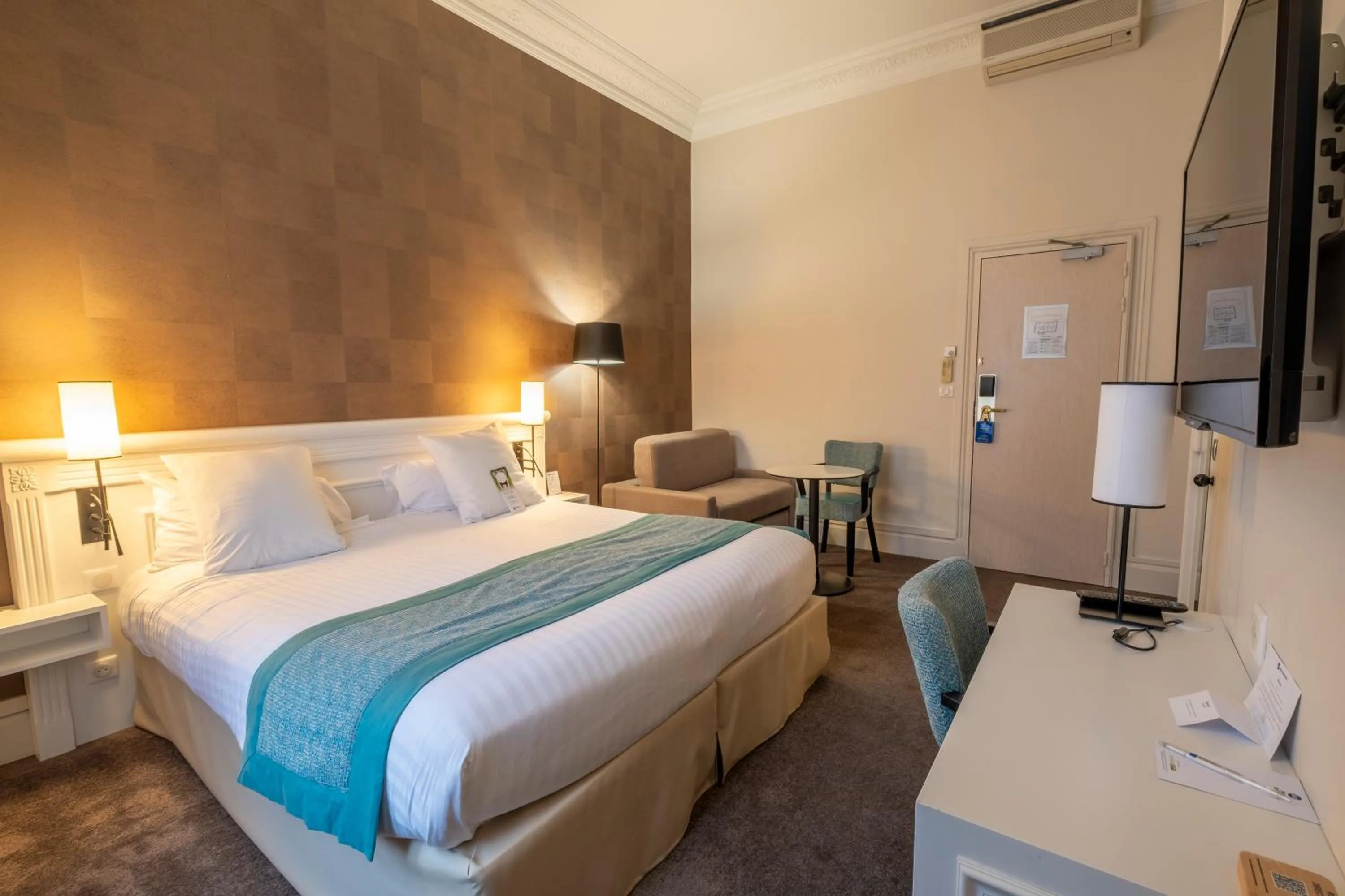 Executive Queen Room with Sofa Bed in Best Western Hôtel d'Arc