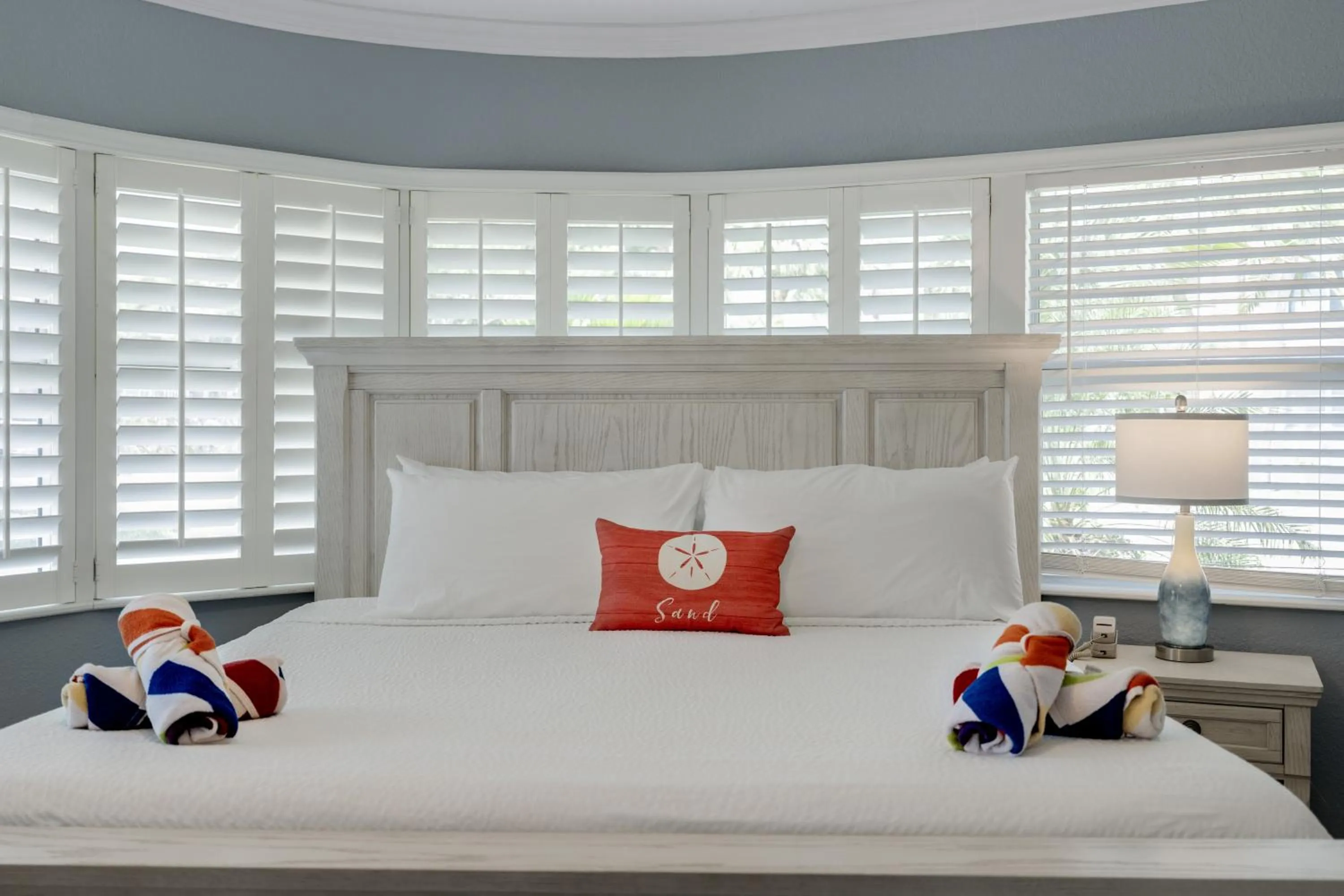 Grand Heron in Tropical Beach Resorts - Sarasota