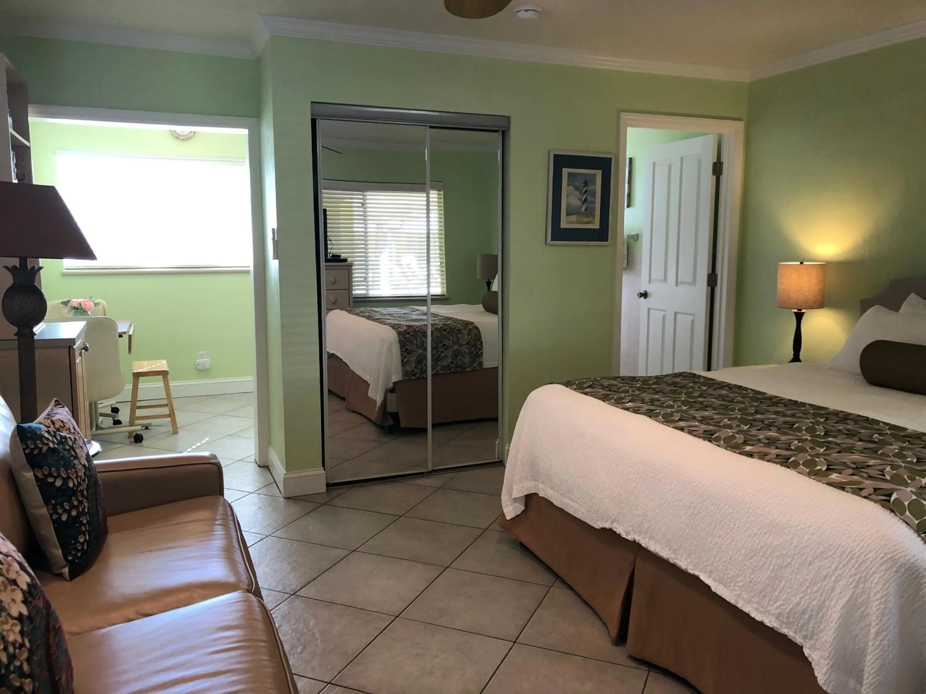 Conclare Queen Studio S in Tropical Beach Resorts - Sarasota