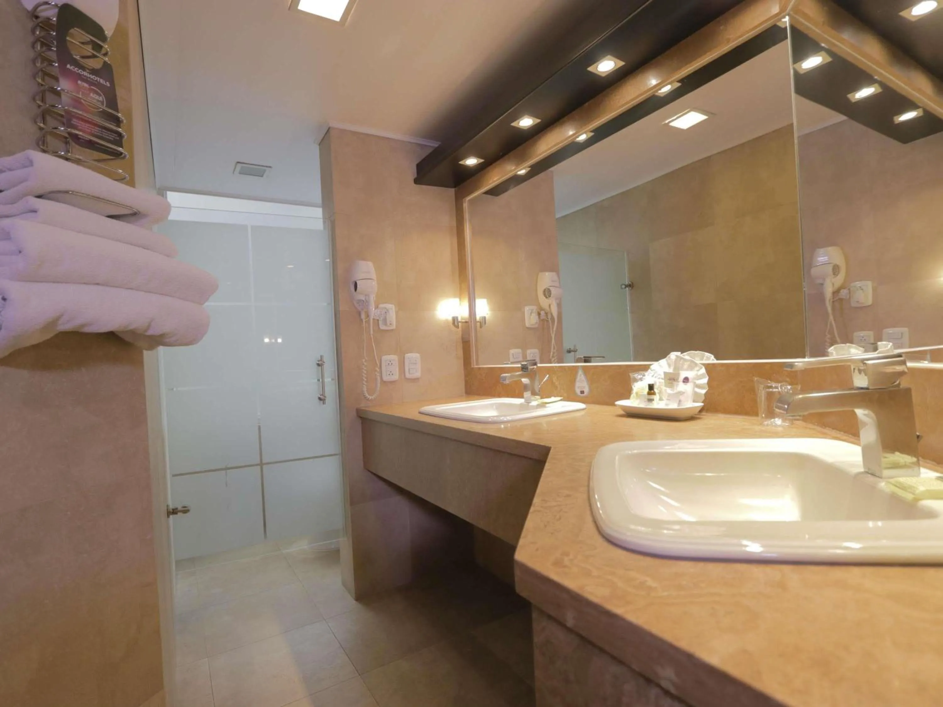 Deluxe Twin Room in Mercure Alameda Quito