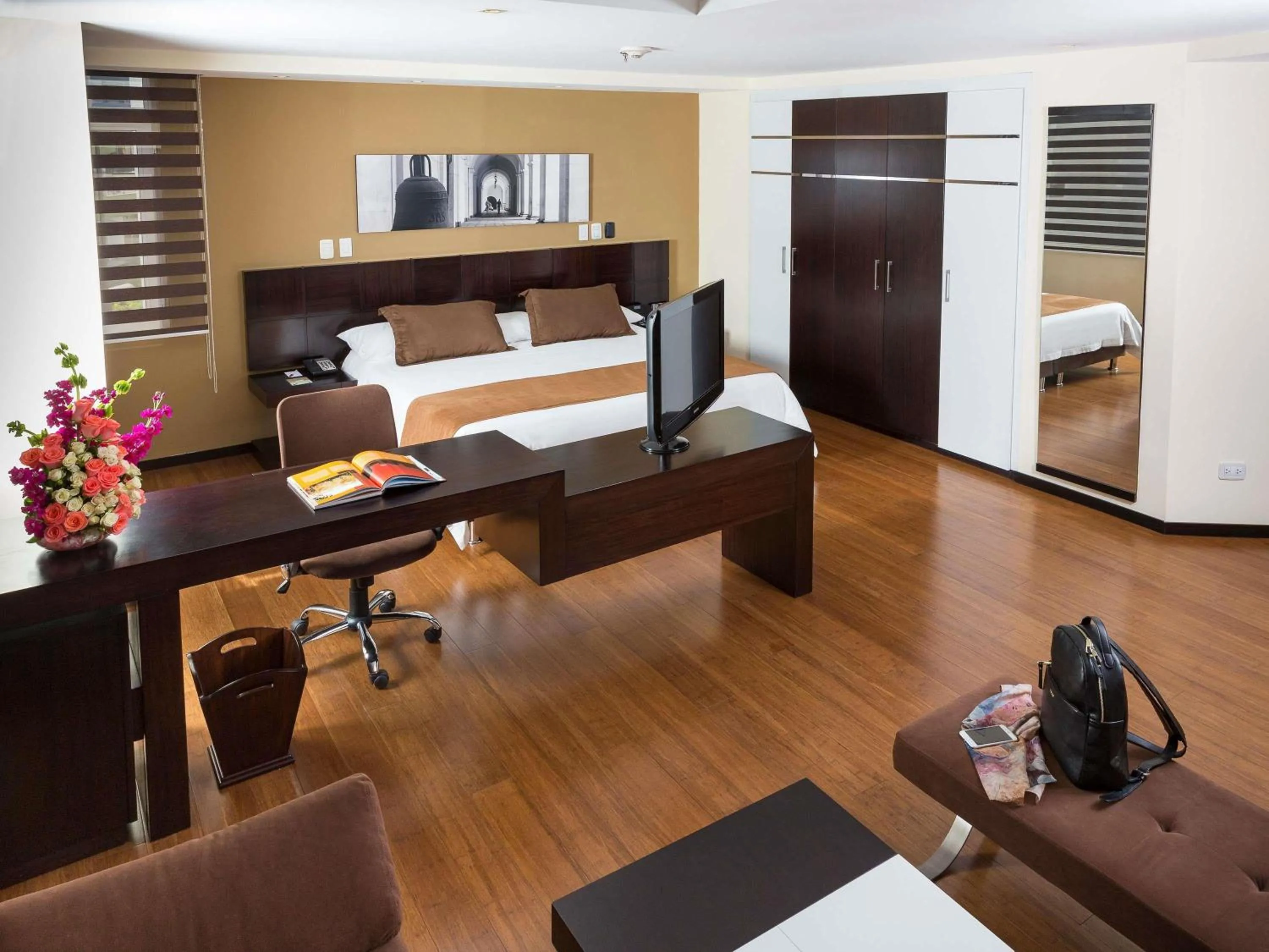 Deluxe King Suite in Mercure Alameda Quito