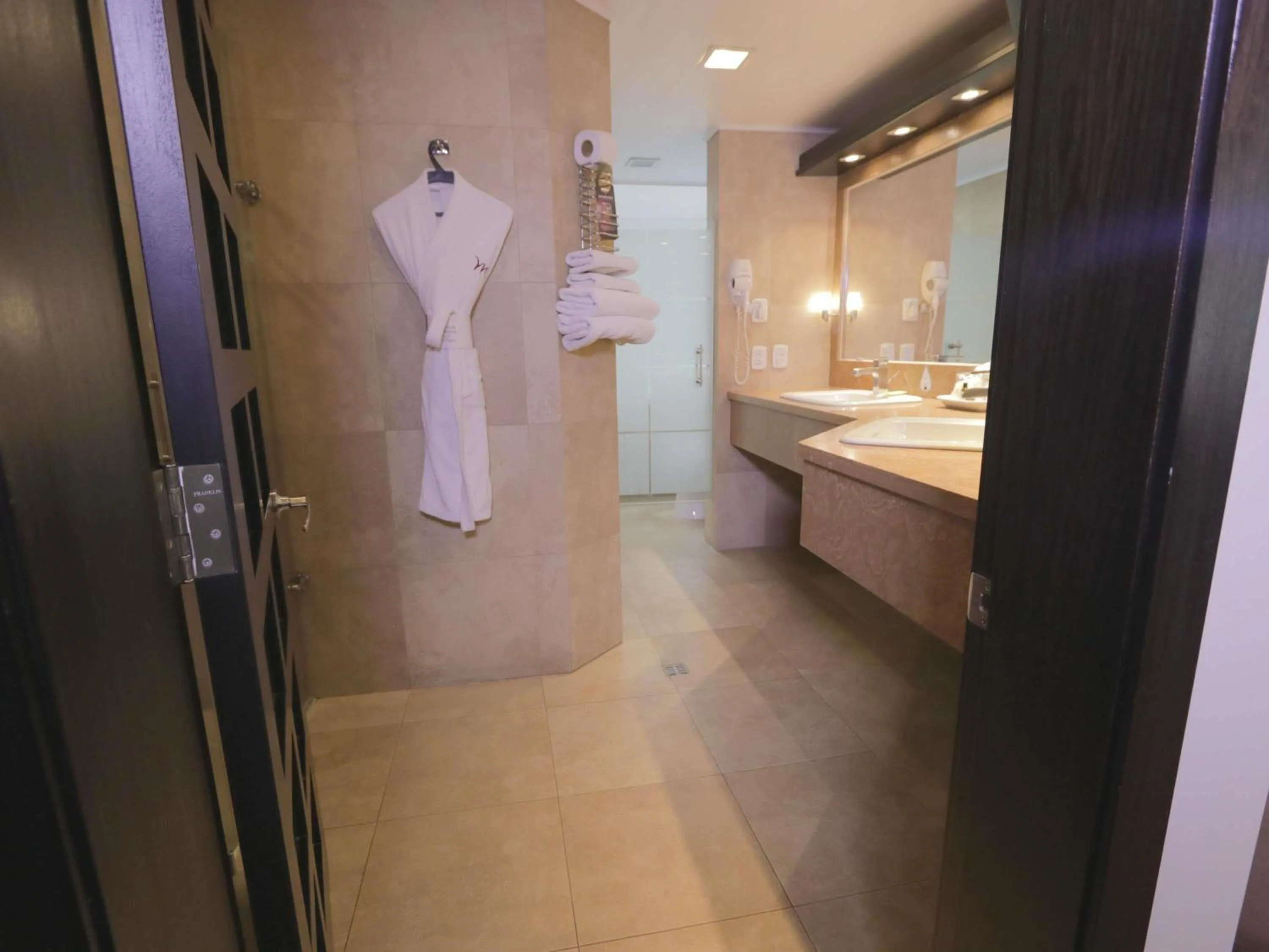 Deluxe King Room in Mercure Alameda Quito