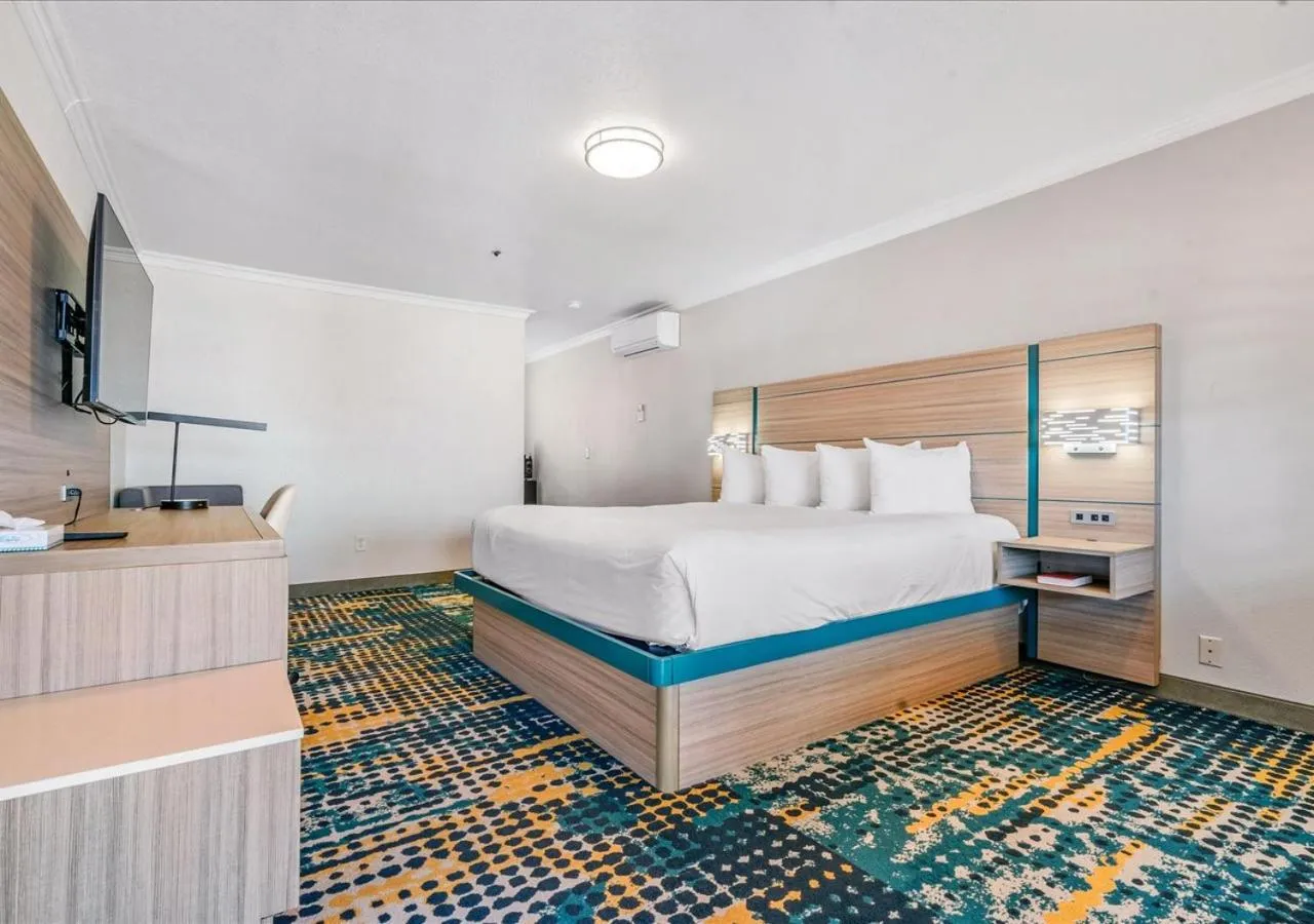 King Room - Disability Access in Pacific Shores Inn - Morro Bay