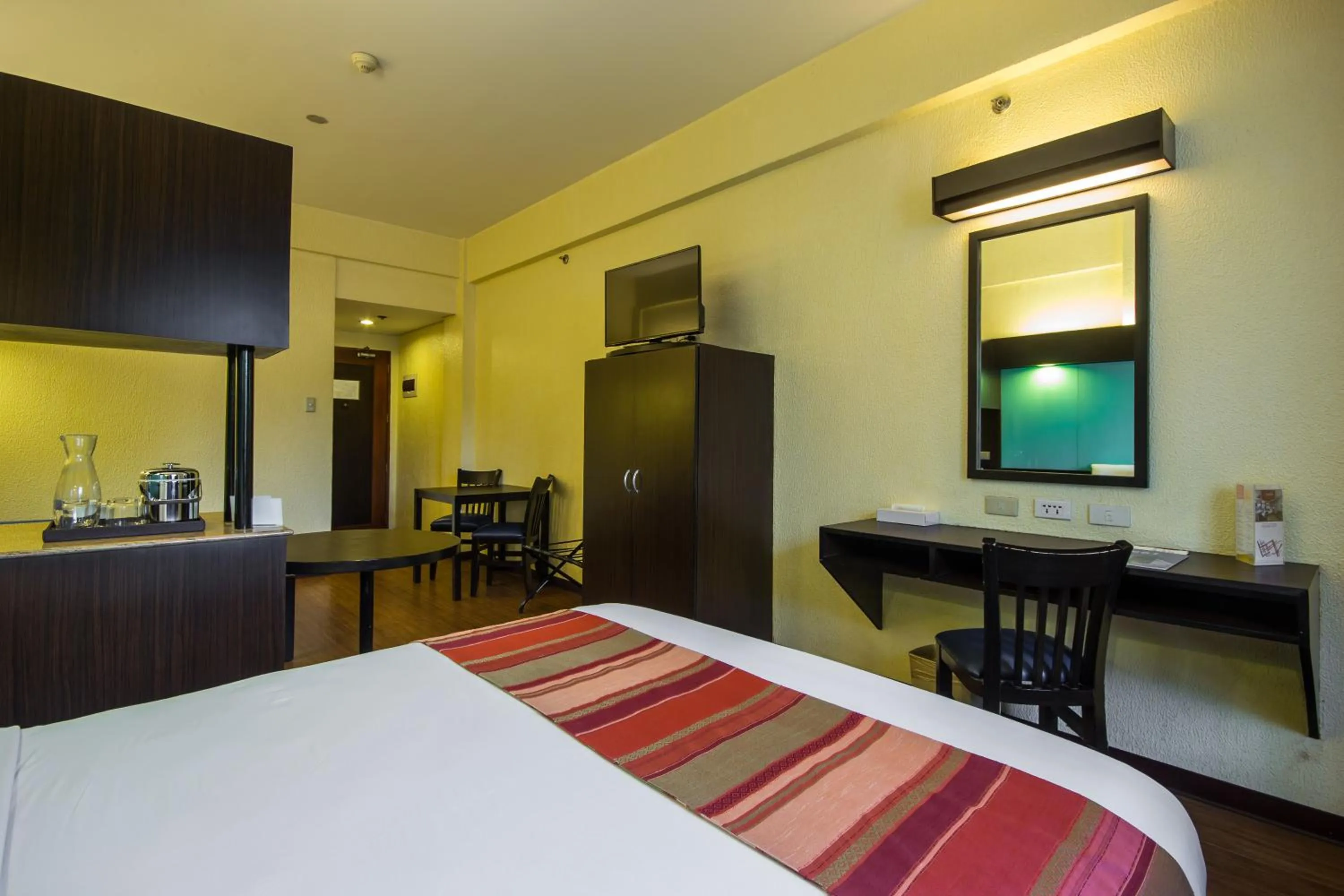 1 Queen Bed Suite in Microtel by Wyndham Batangas