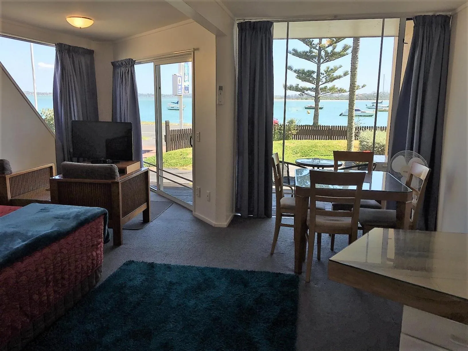 One-Bedroom Suite with Sea View in Bucklands Beach Waterfront Motel