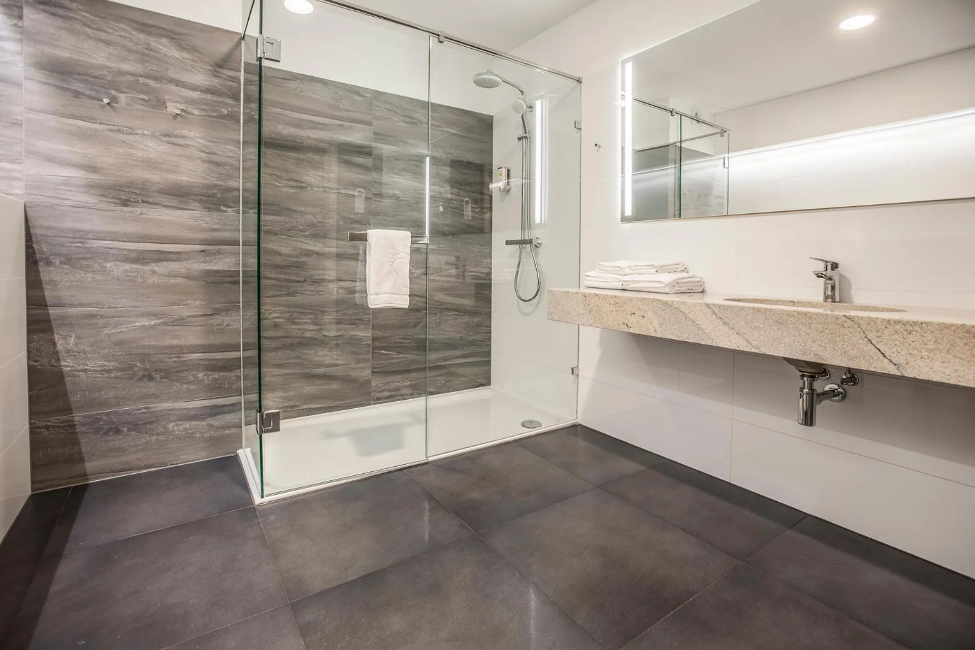 Deluxe Junior Suite in Kolumna Park Hotel