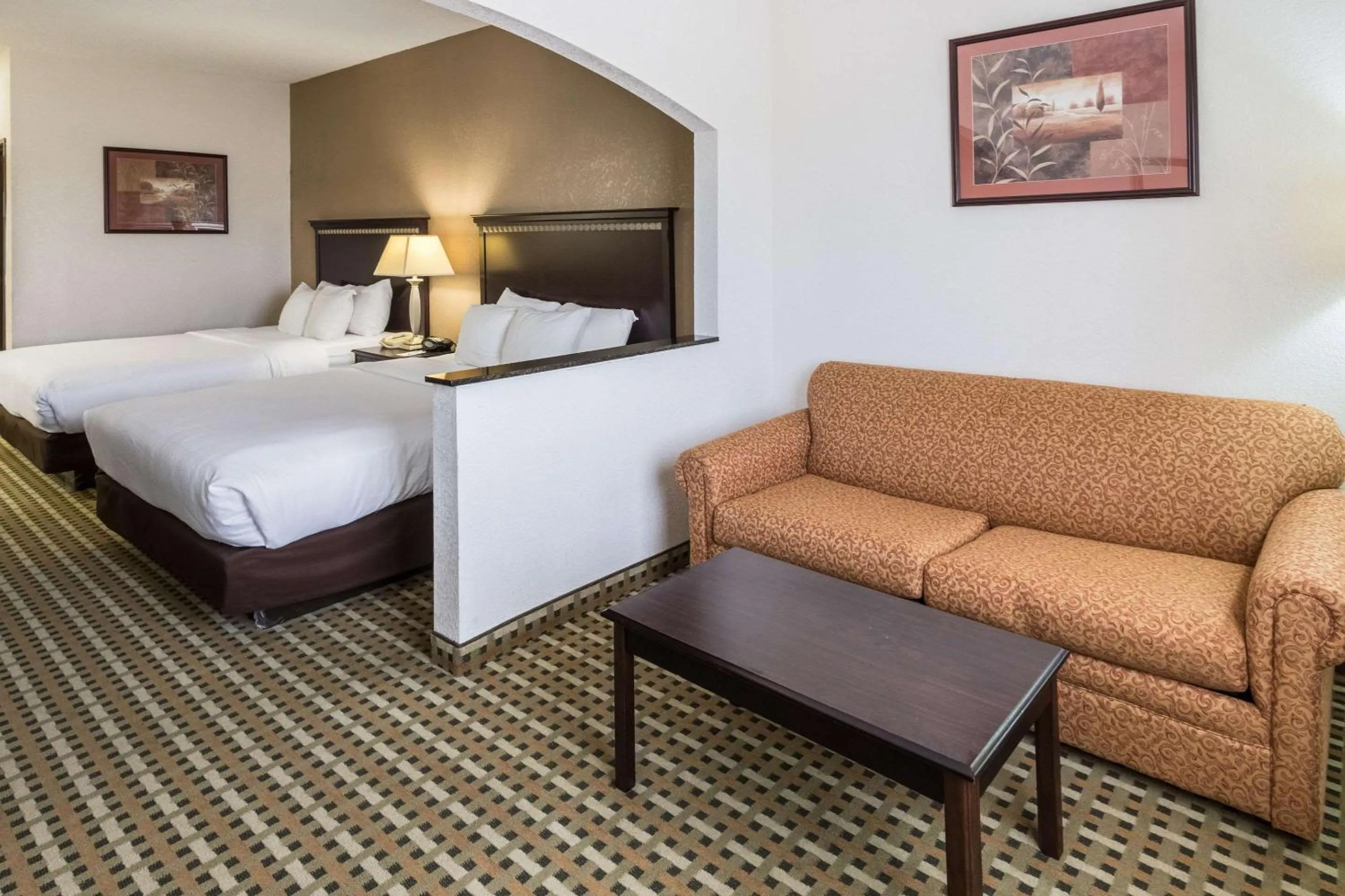 Queen Suite with Two Queen Beds - Non-Smoking in Quality Suites Burleson - Ft Worth