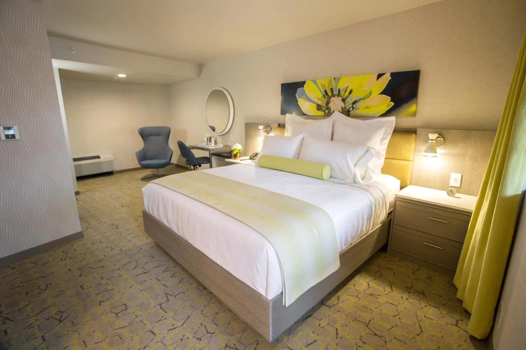 King Room with Pool View - Disability Access in The Fredonia Hotel