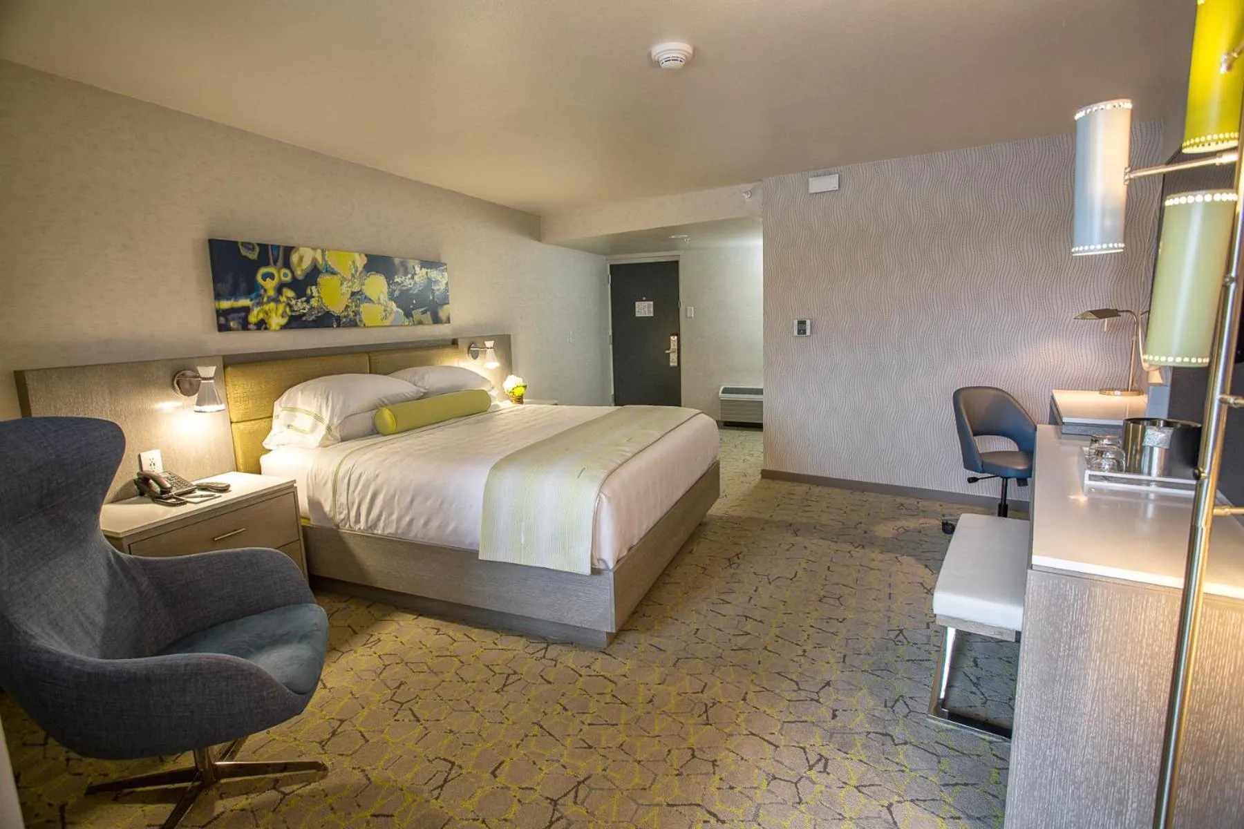 King Room with Pool View in The Fredonia Hotel