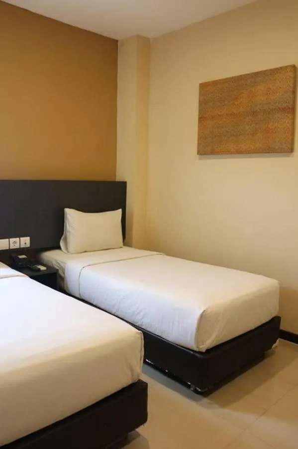Deluxe Twin Room in CREW EXPRESS Hotel
