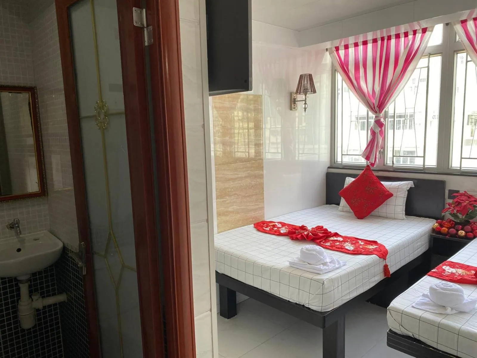 Luxury Triple Room in Traveller's Hostel