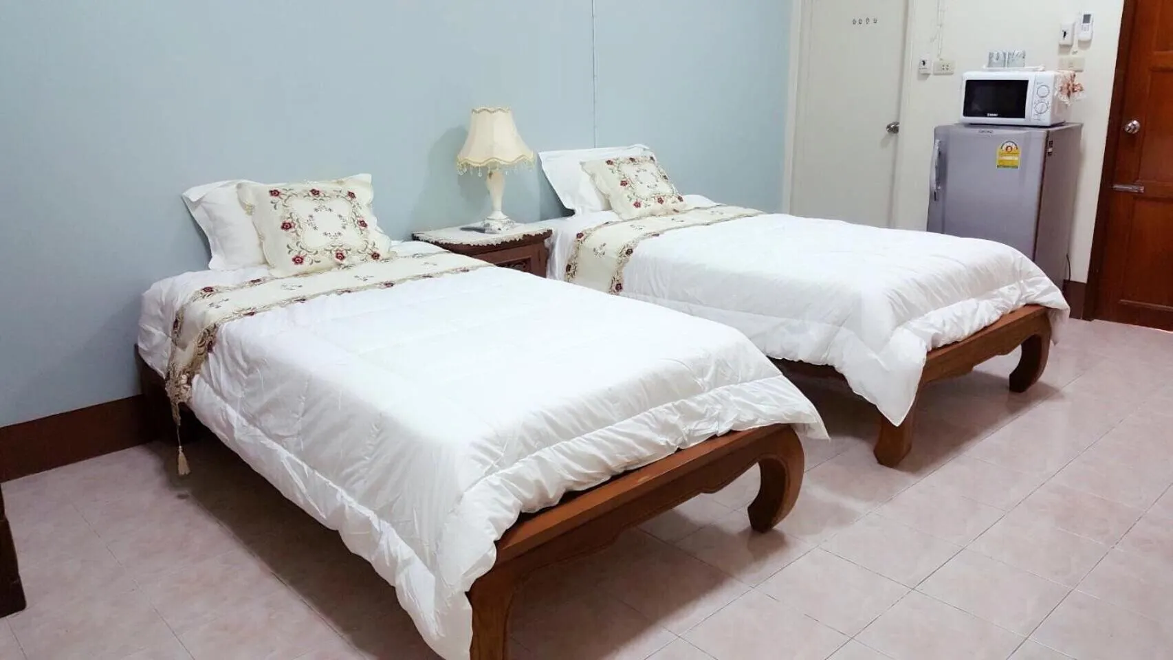 Twin Room in Chanathinat Place
