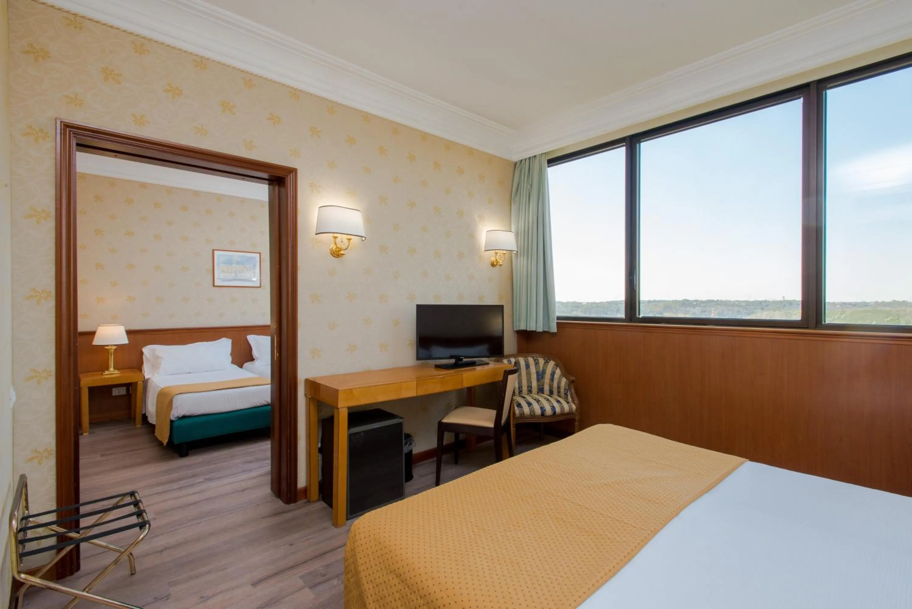 Standard Quadruple Room in Hotel The Brand