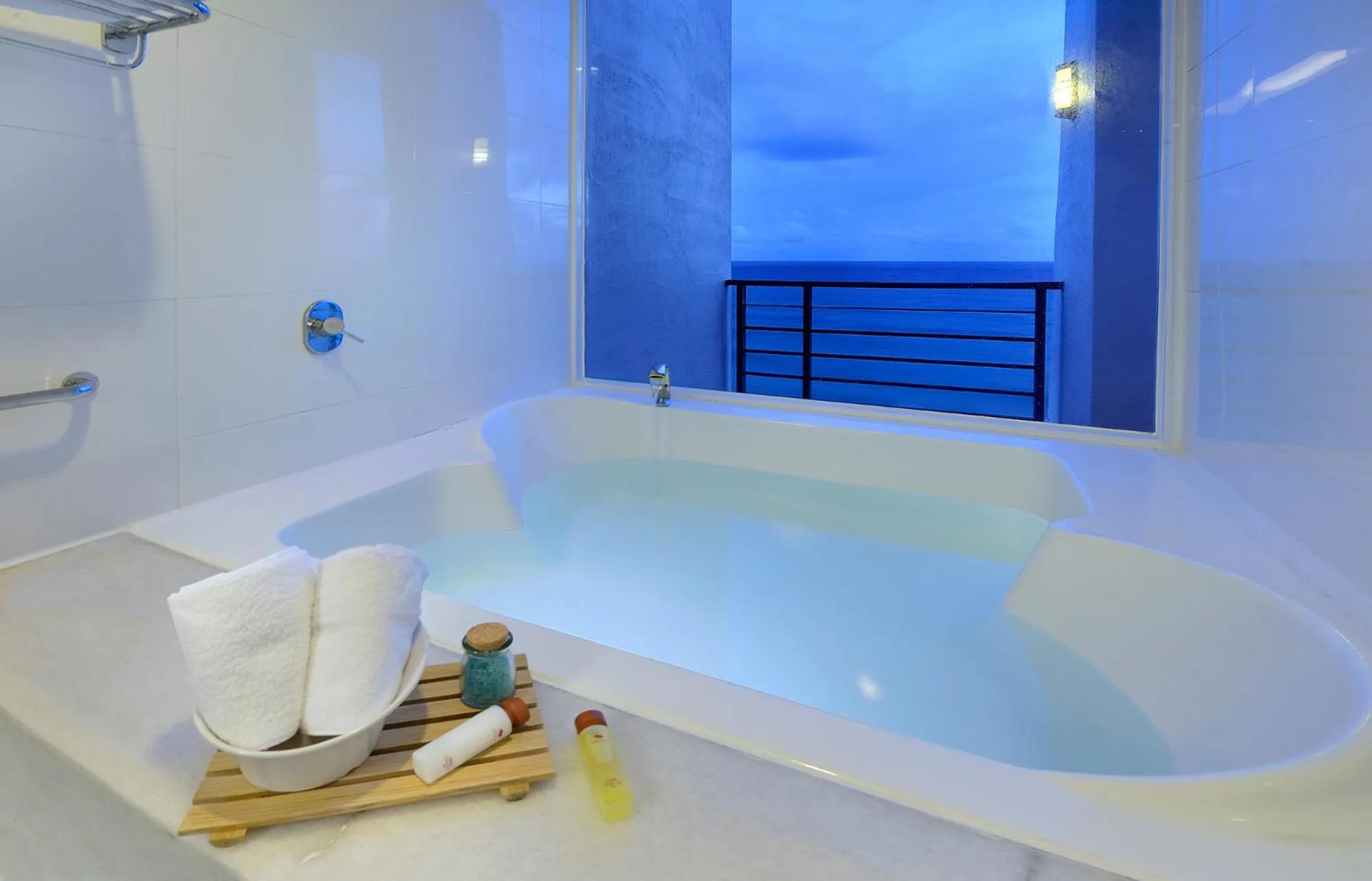 Positano Honeymoon Suite - 5th Floor in Chateau Beach Resort Kenting