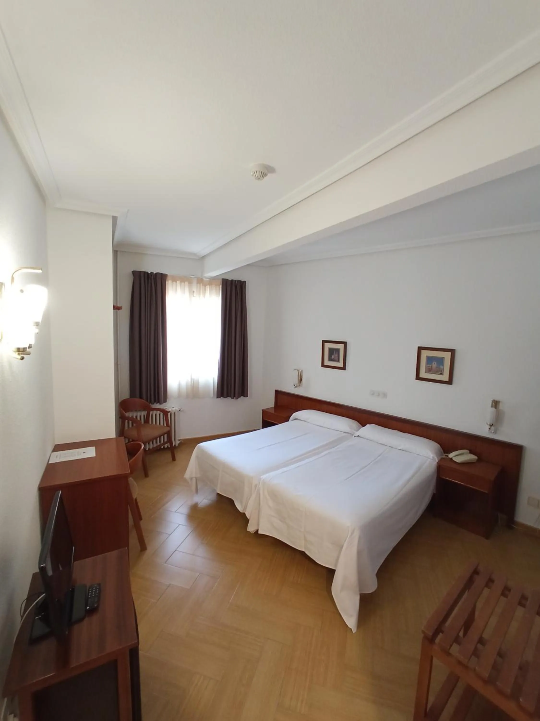Twin Room in Hotel ELE Acueducto