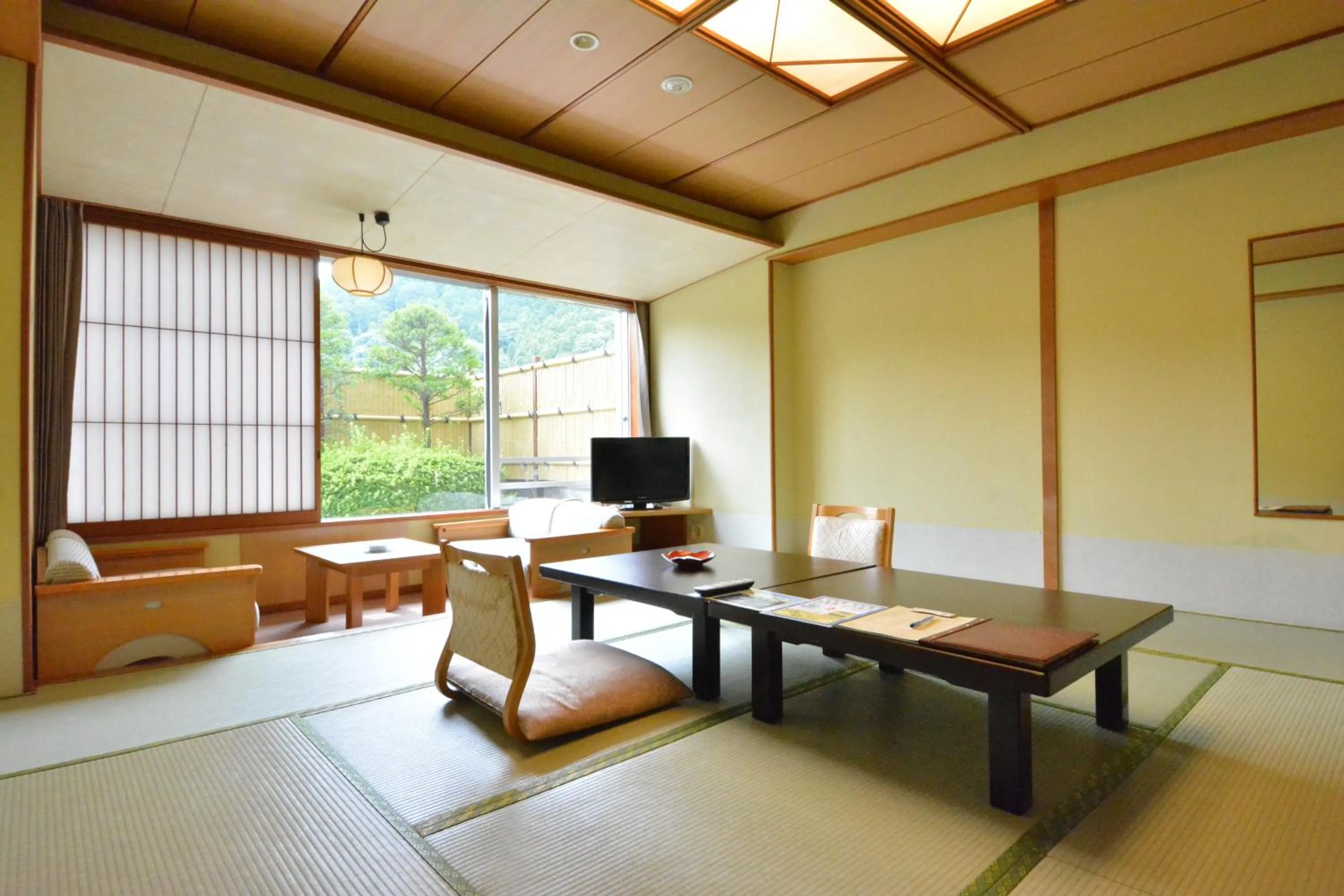 Japanese-Style Family Room - single occupancy in Eirakukan