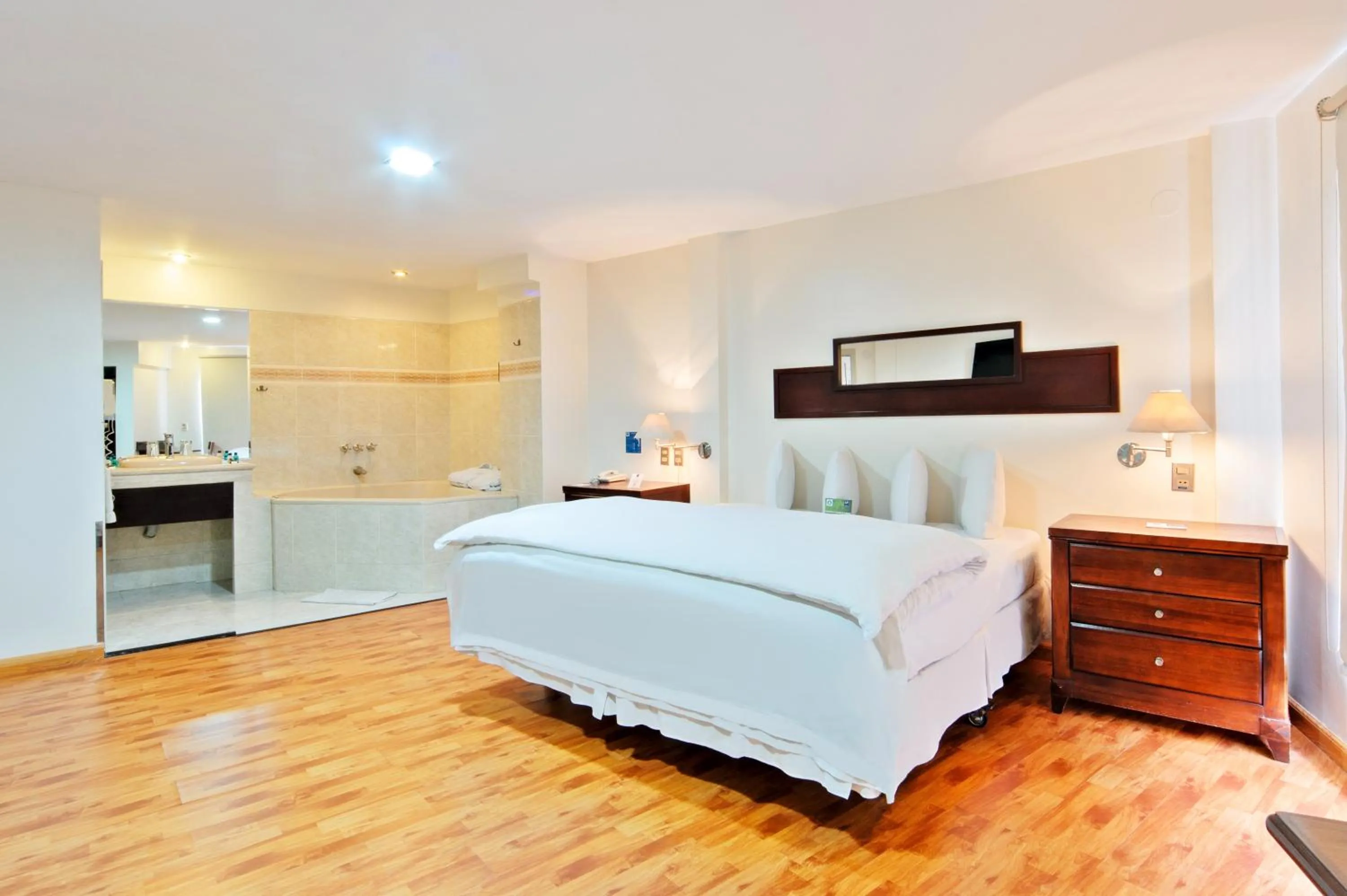 Suite in Hotel LP Columbus