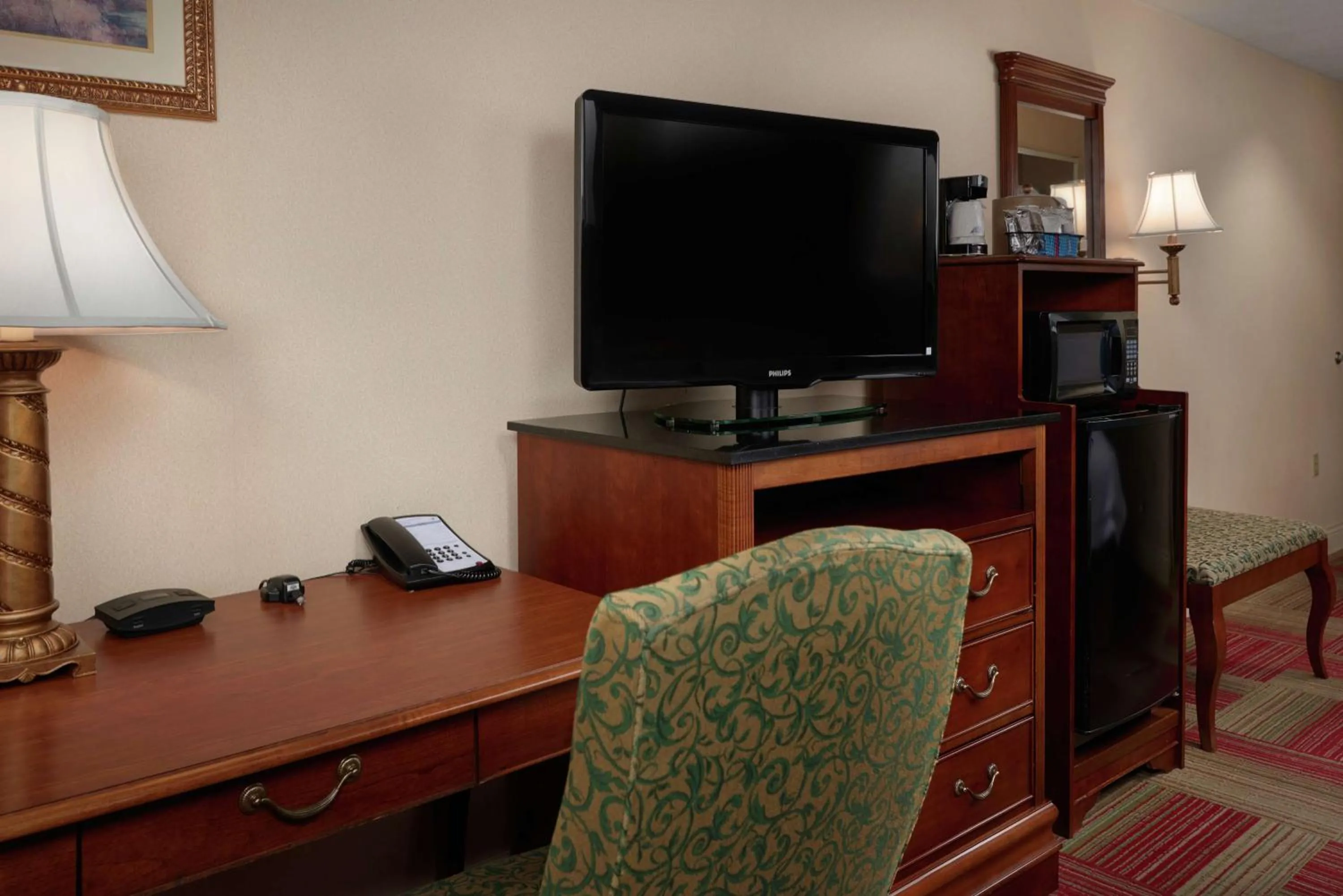 King Room with King Bed - Non-Smoking in Hampton Inn & Suites Roswell