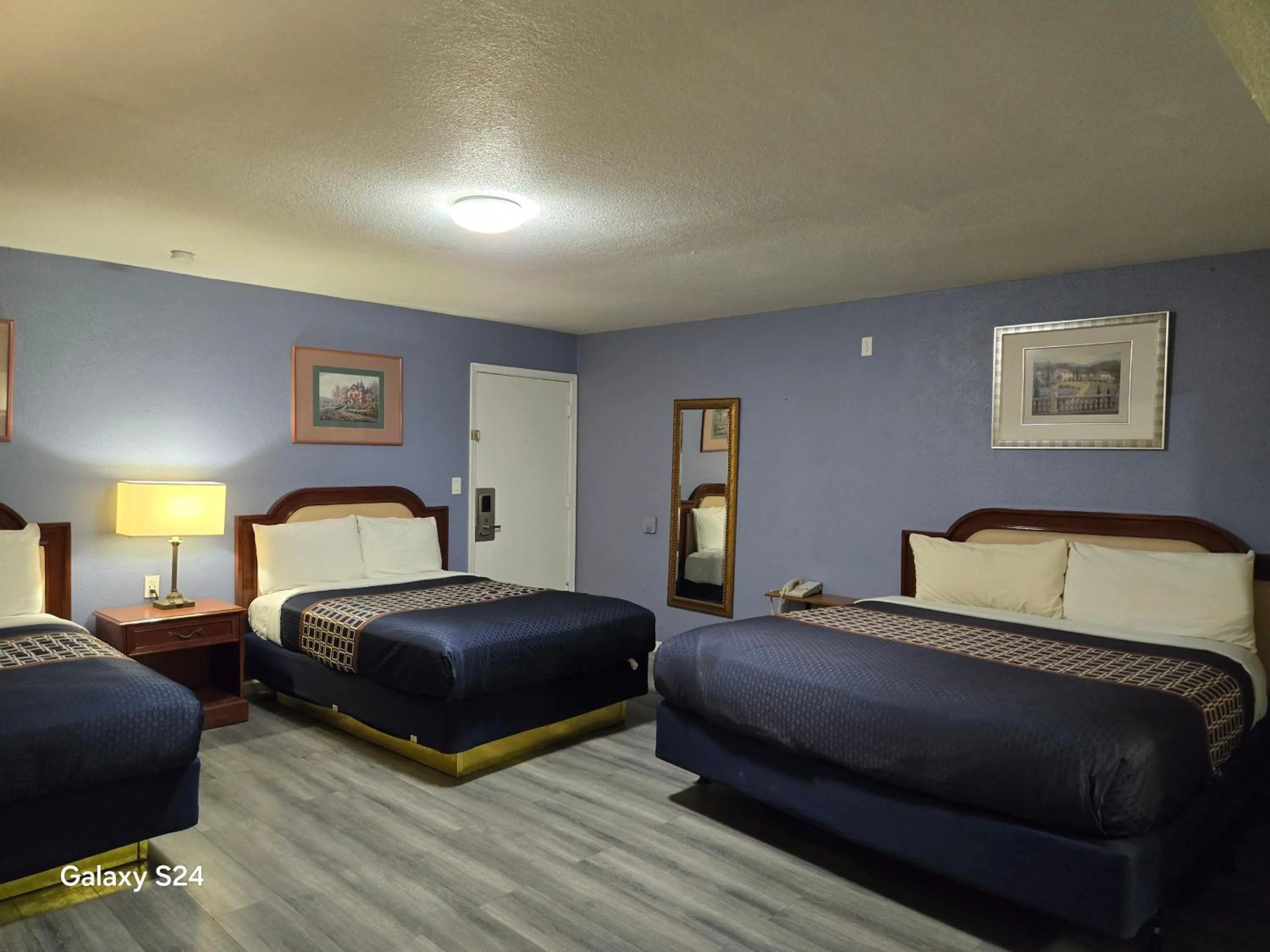 Family Room with Three Queen Beds in Rodeway Inn & Suites Blythe I-10