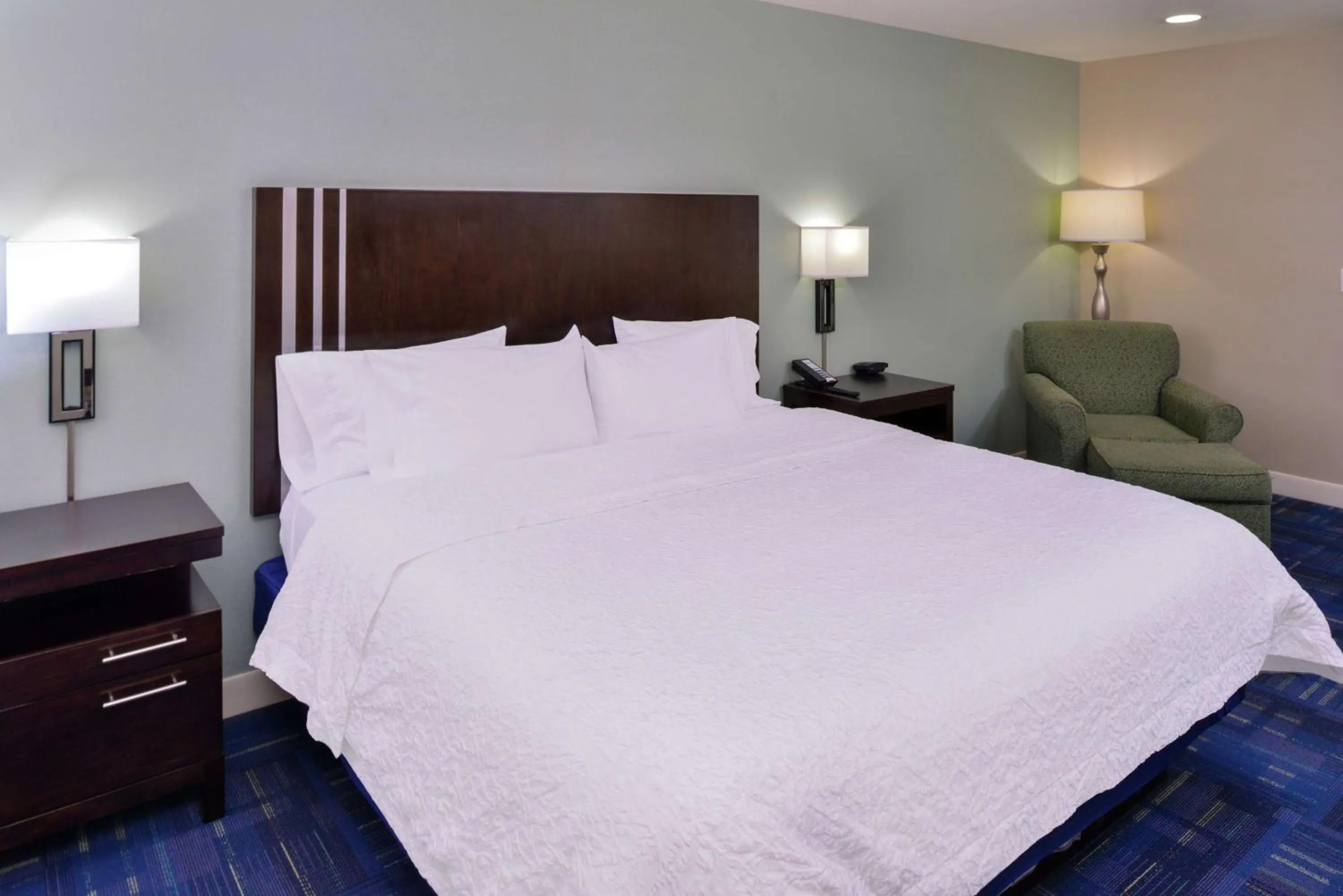 King Room - Non-Smoking in Hampton Inn Eugene