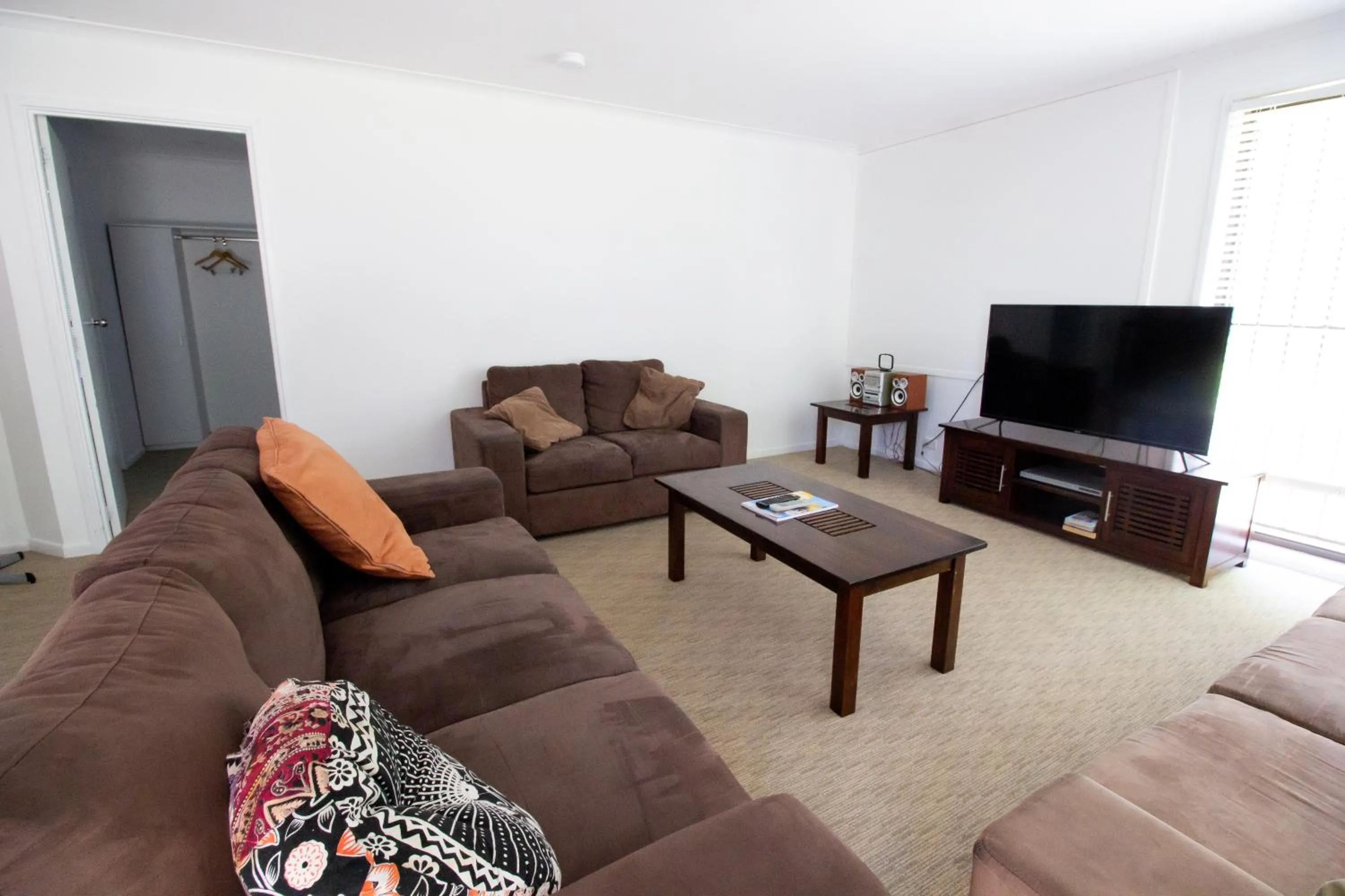 Three-Bedroom House - Pet Friendly, No Wifi in Caloundra Central Apartment Hotel Official