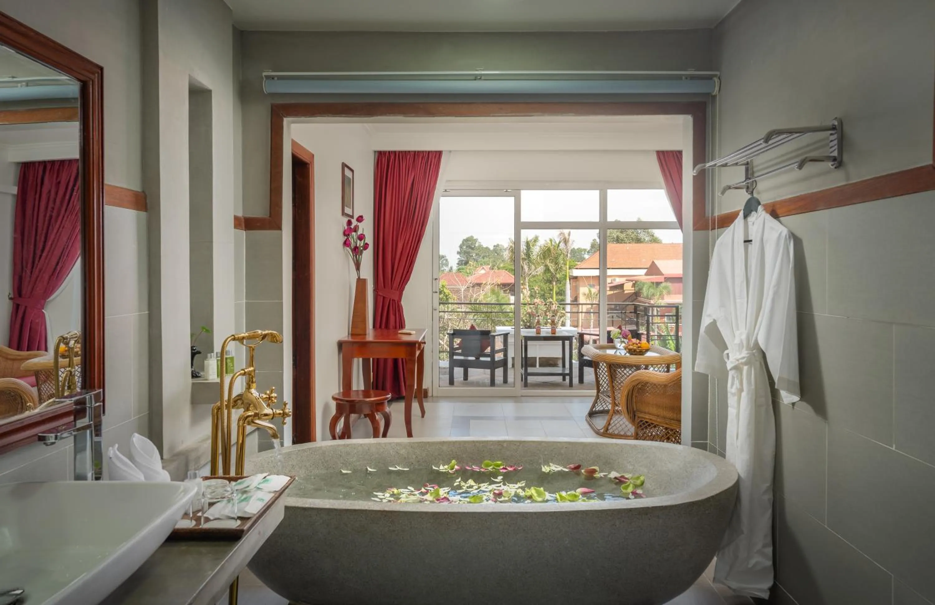 The Suite with Living room, Pool View - Free Mini-Bar in Sala Siem Reap Hotel