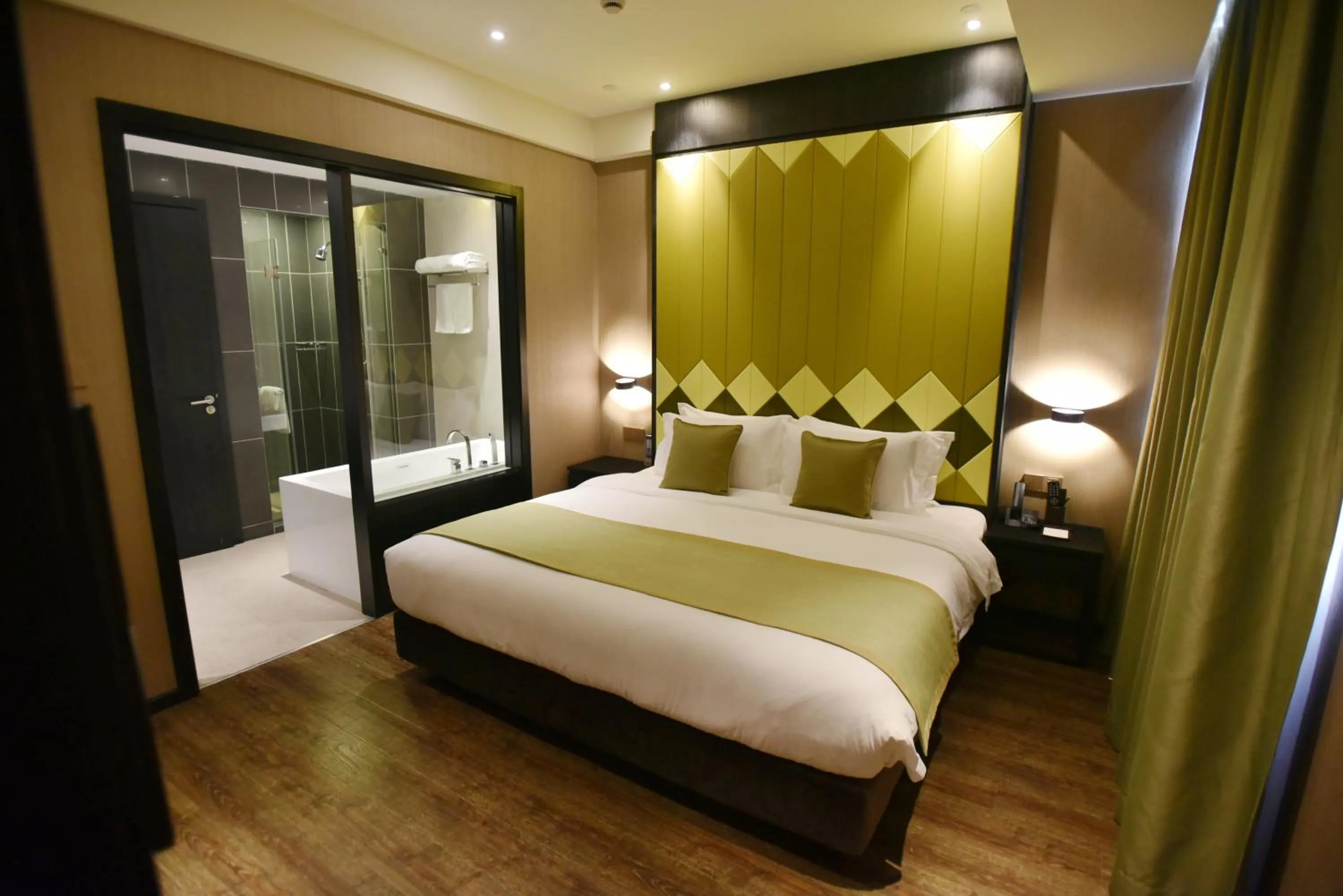 Superior Suite in SHANGHAI-DECO Hotel-Free shuttle bus from Pudong Airport and Disneyland