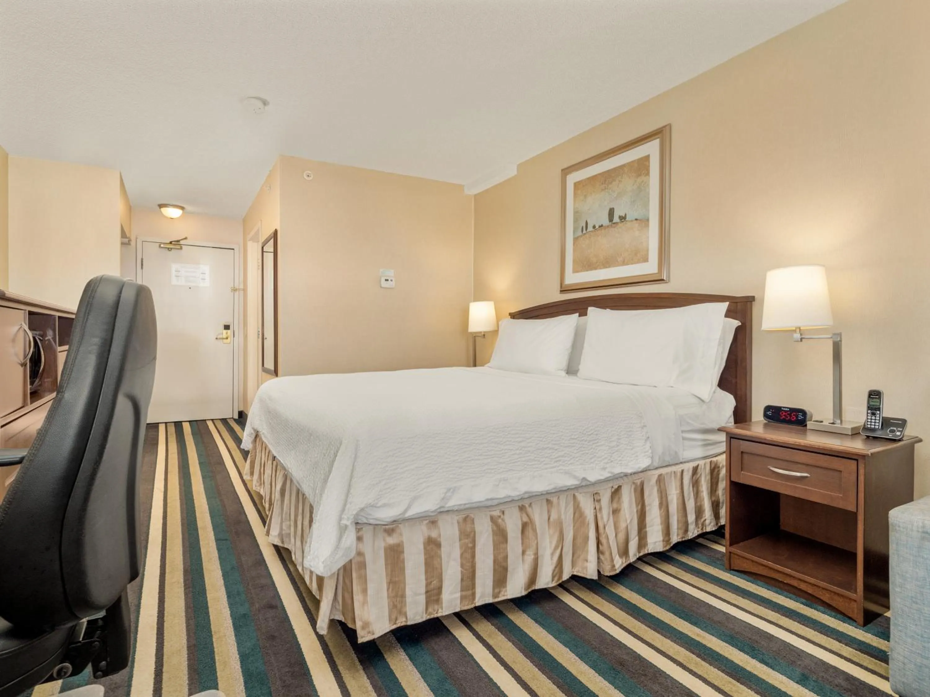 Standard King Room in Holiday Inn Conference Centre Edmonton South by IHG