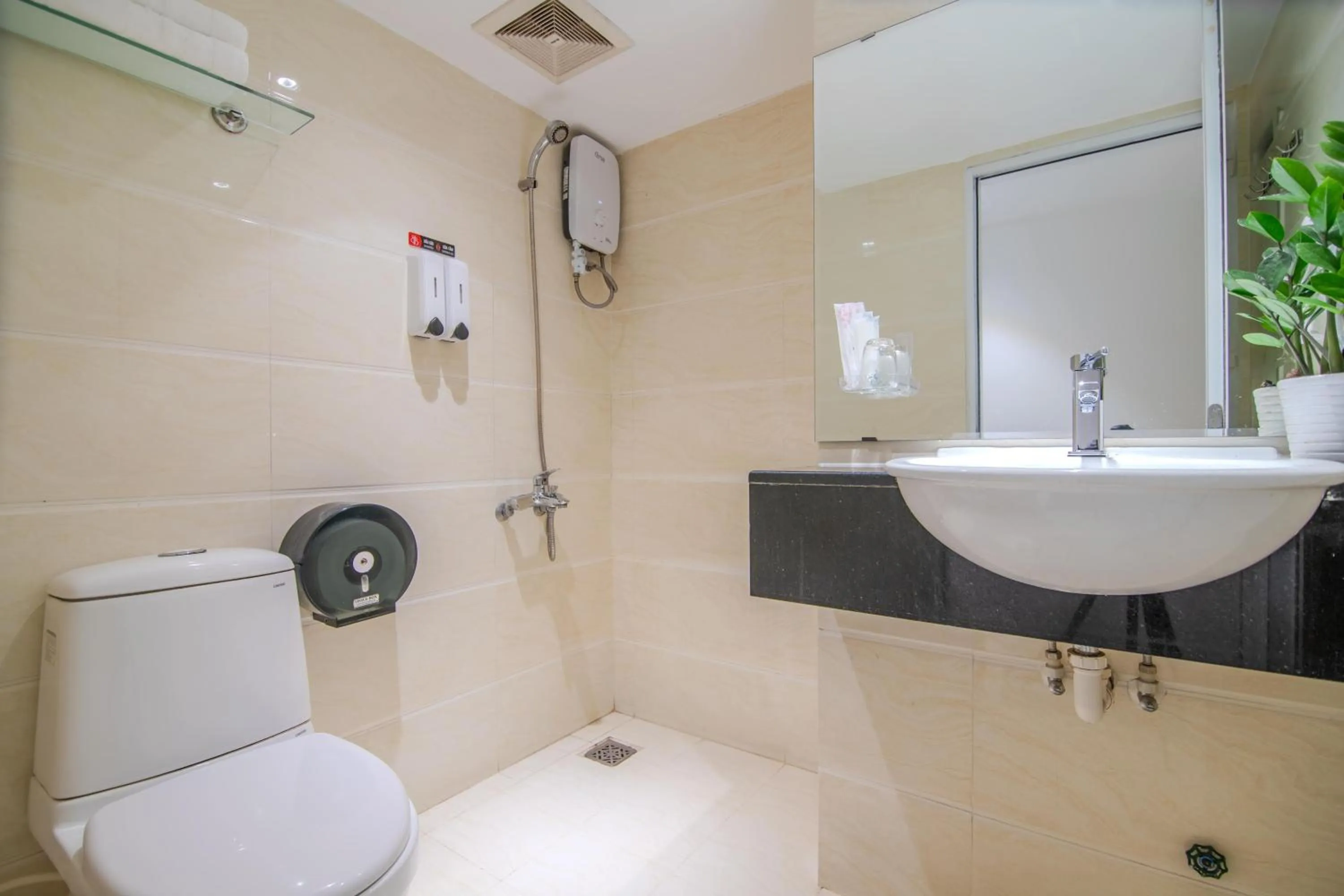 Standard Double Room in Bin Bin Hotel 3 - Near SC Vivo City D7