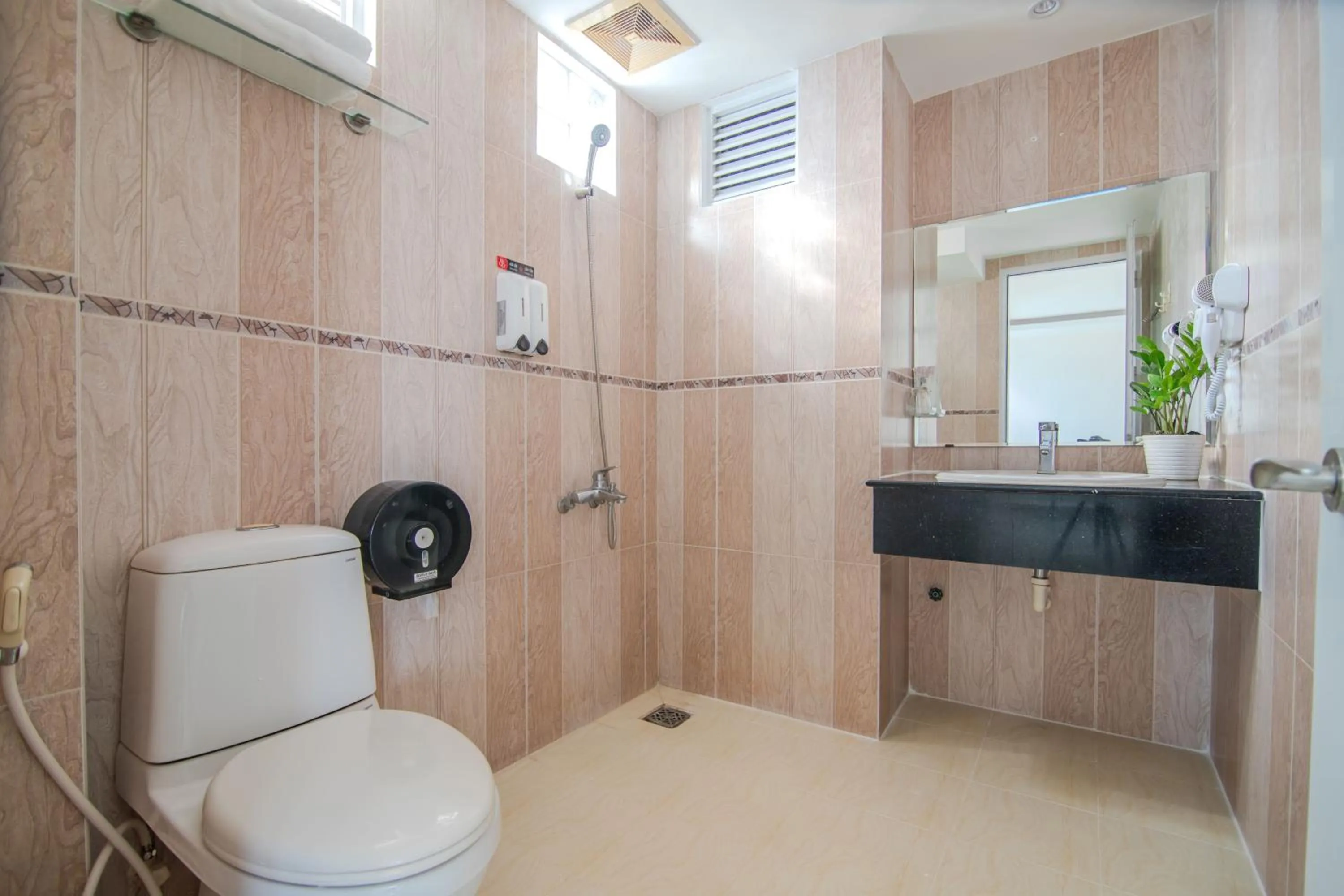 Deluxe Twin Room in Bin Bin Hotel 3 - Near SC Vivo City D7