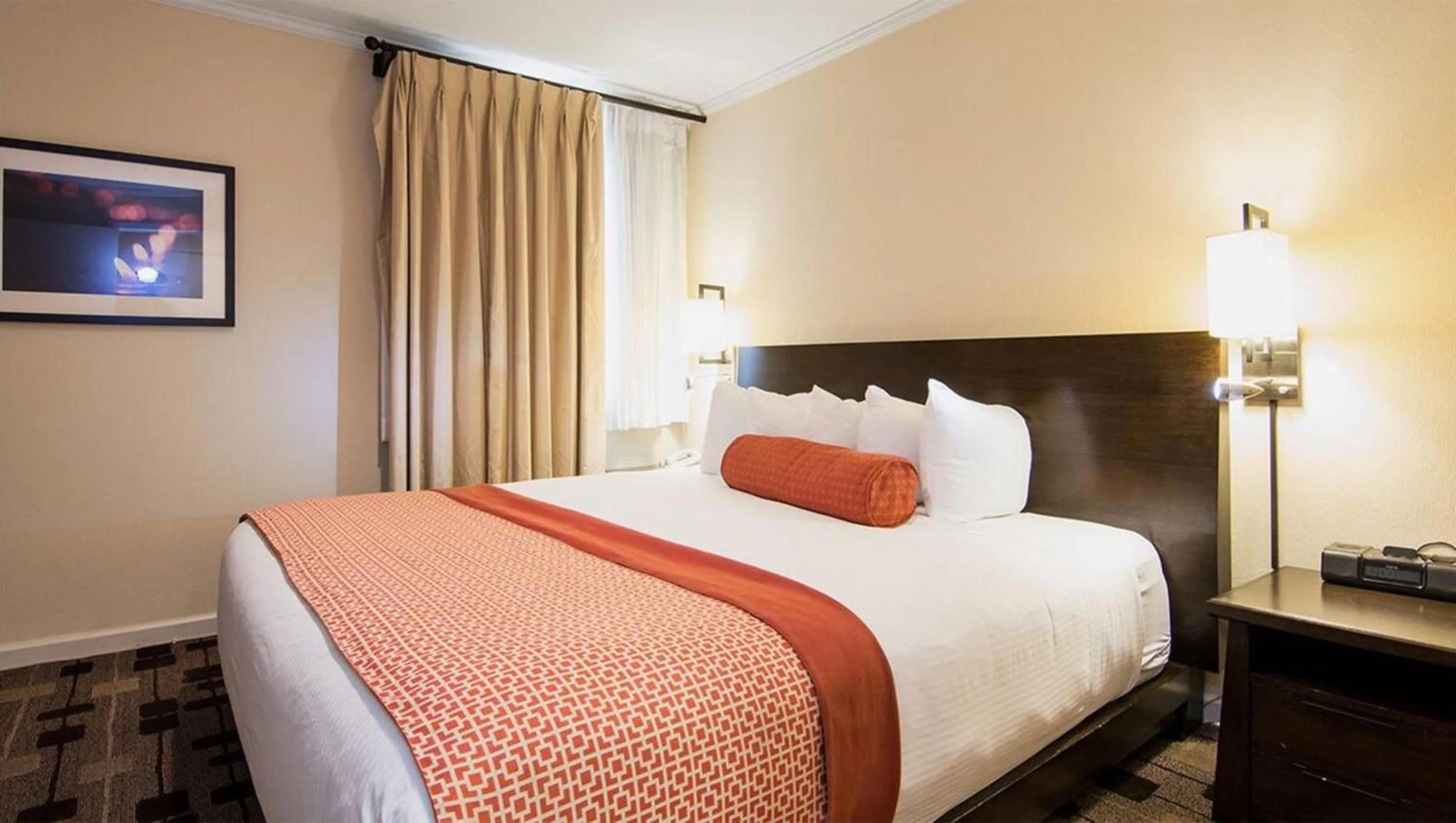 King Suite in The Zen Hotel Palo Alto