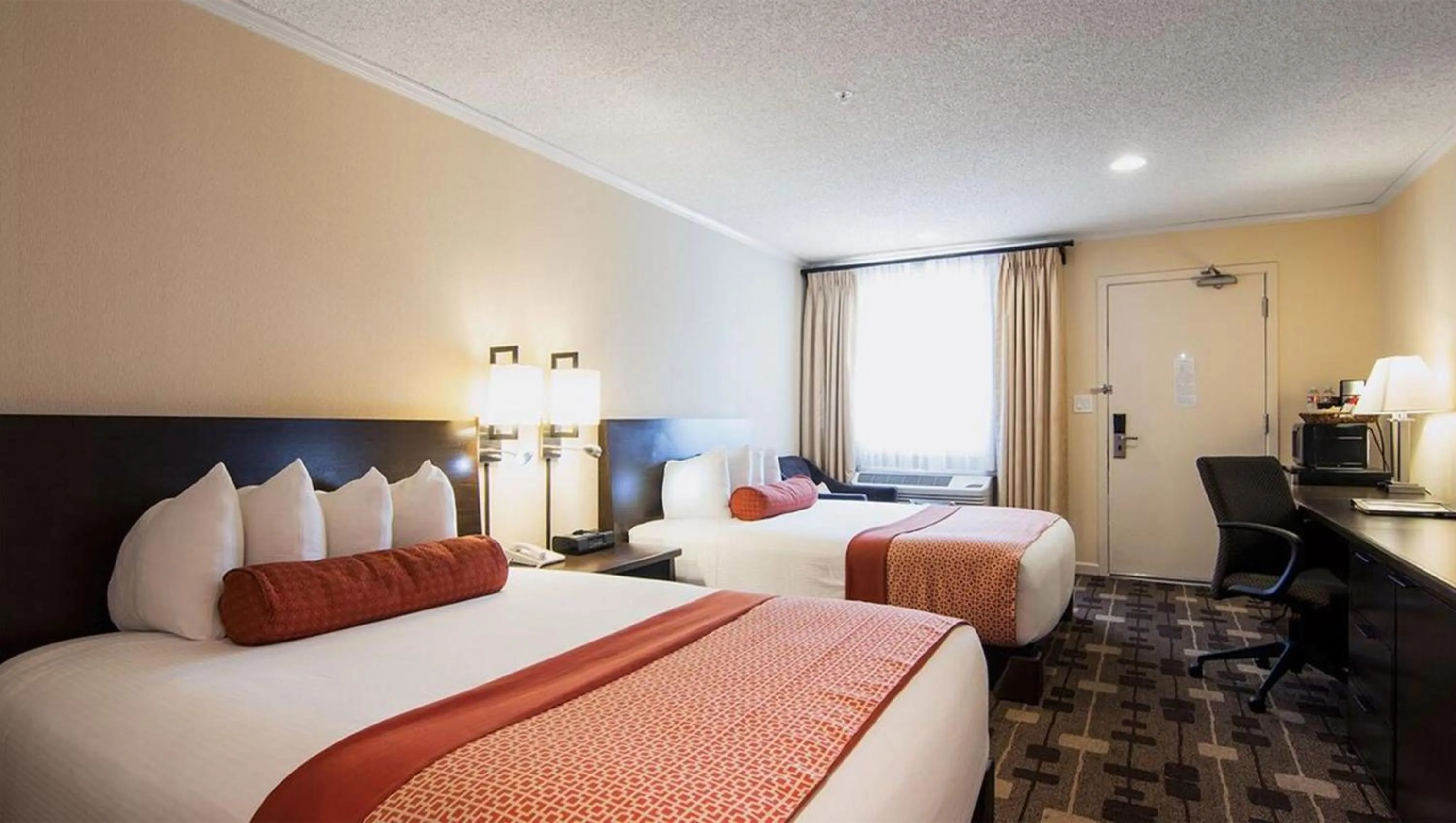 Deluxe Queen Room with Two Queen Beds in The Zen Hotel Palo Alto