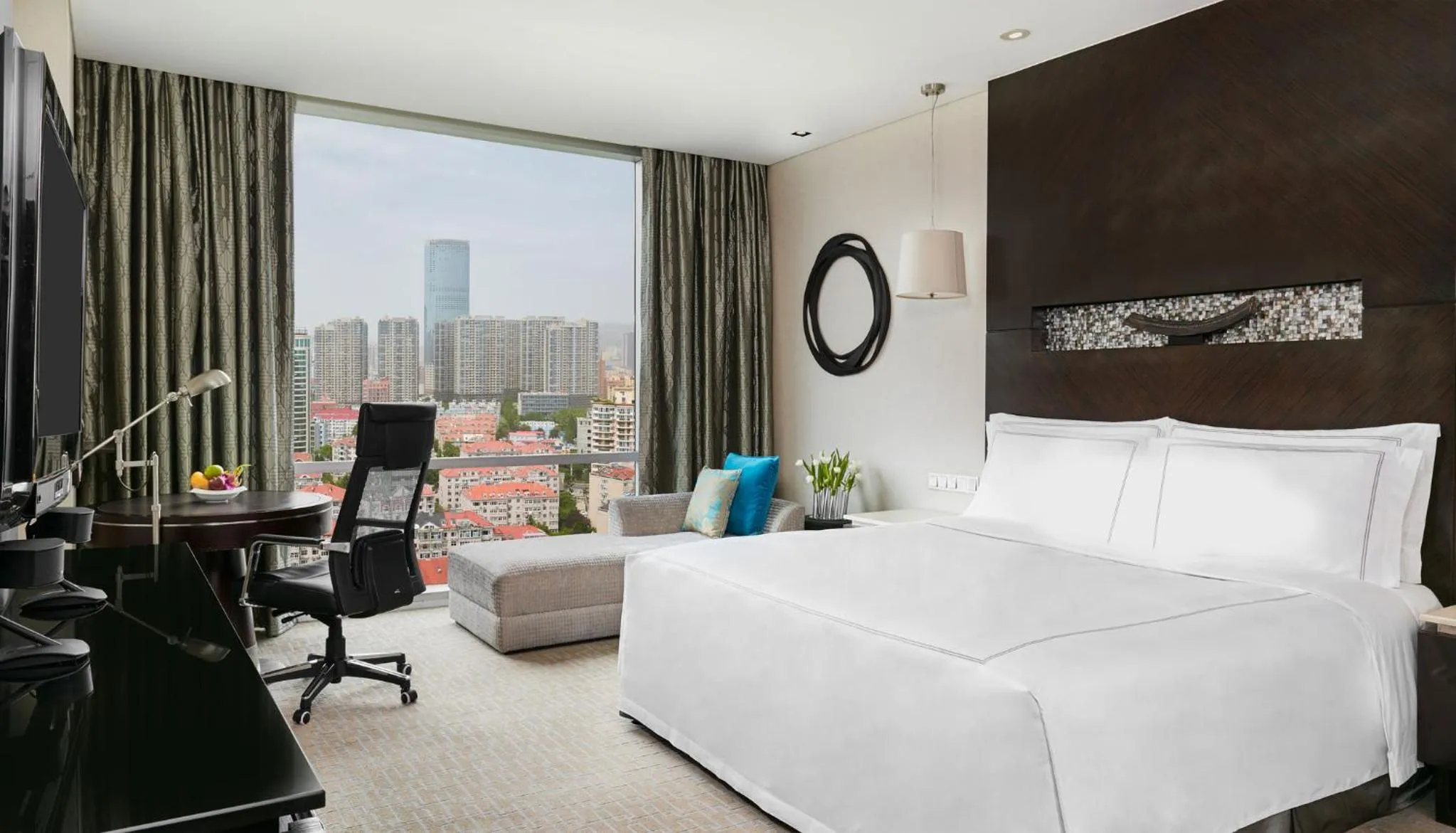 Classic King Room with City View inclusive First Round Mini Bar in InterContinental Qingdao by IHG l Inside the Olympic Sailing Center l May Fourth Square