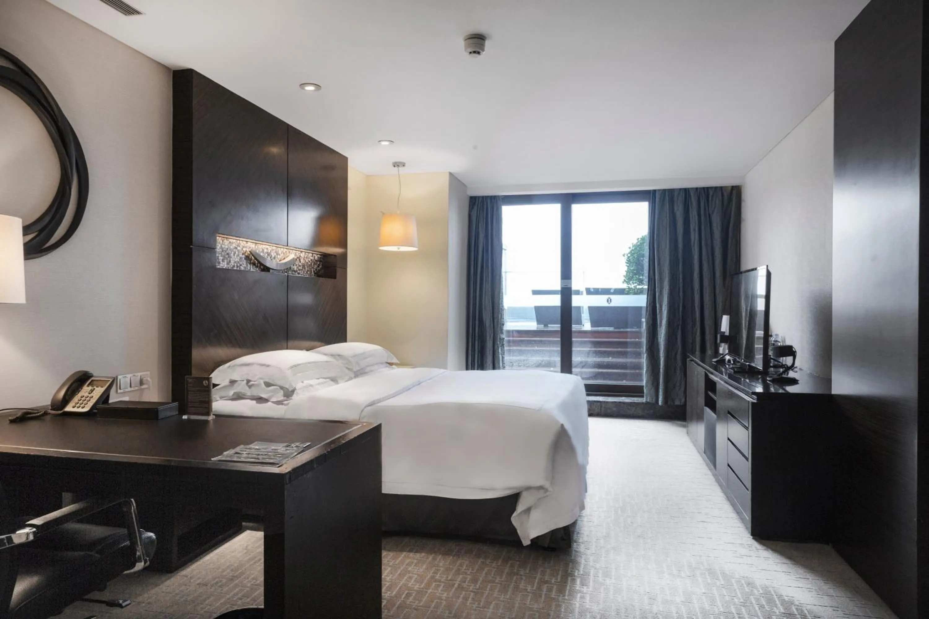 Premium King Room with Ocean View and Balcony inclusive First Round Mini Bar in InterContinental Qingdao by IHG l Inside the Olympic Sailing Center l May Fourth Square