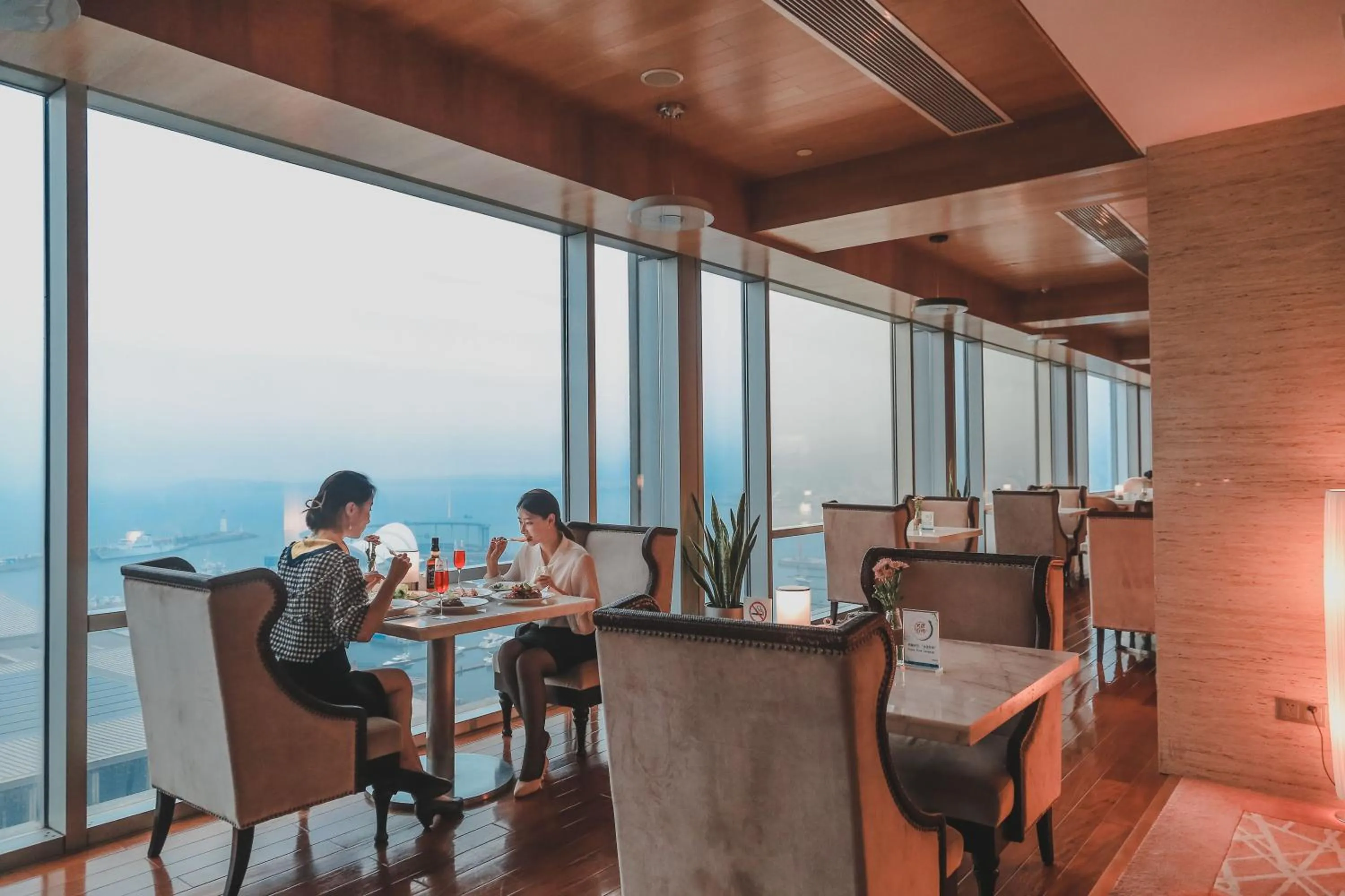 Club Twin Bed Room Including Club Lounge benefits (afternoon tea and evening cocktails) + first round mini bar  in InterContinental Qingdao by IHG l Inside the Olympic Sailing Center l May Fourth Square