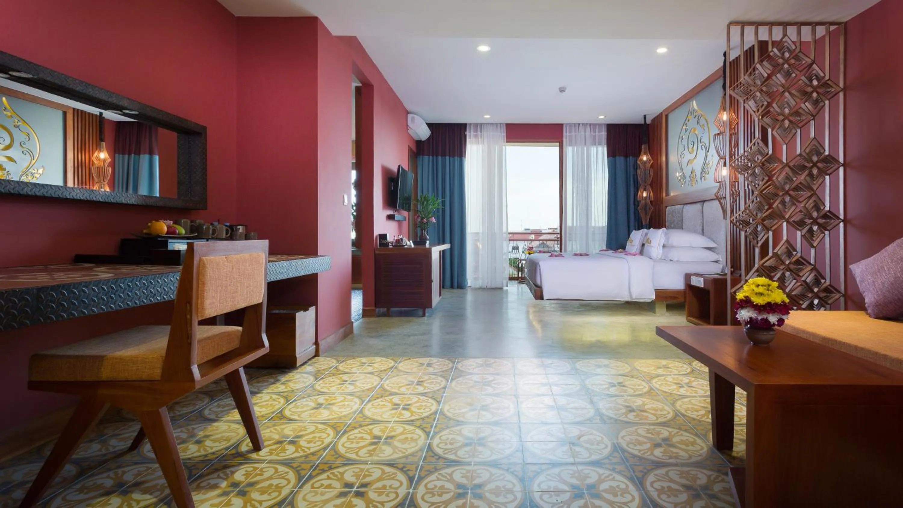 Luxury Suite - Free USD20 Credit Spa in Golden Temple Boutique