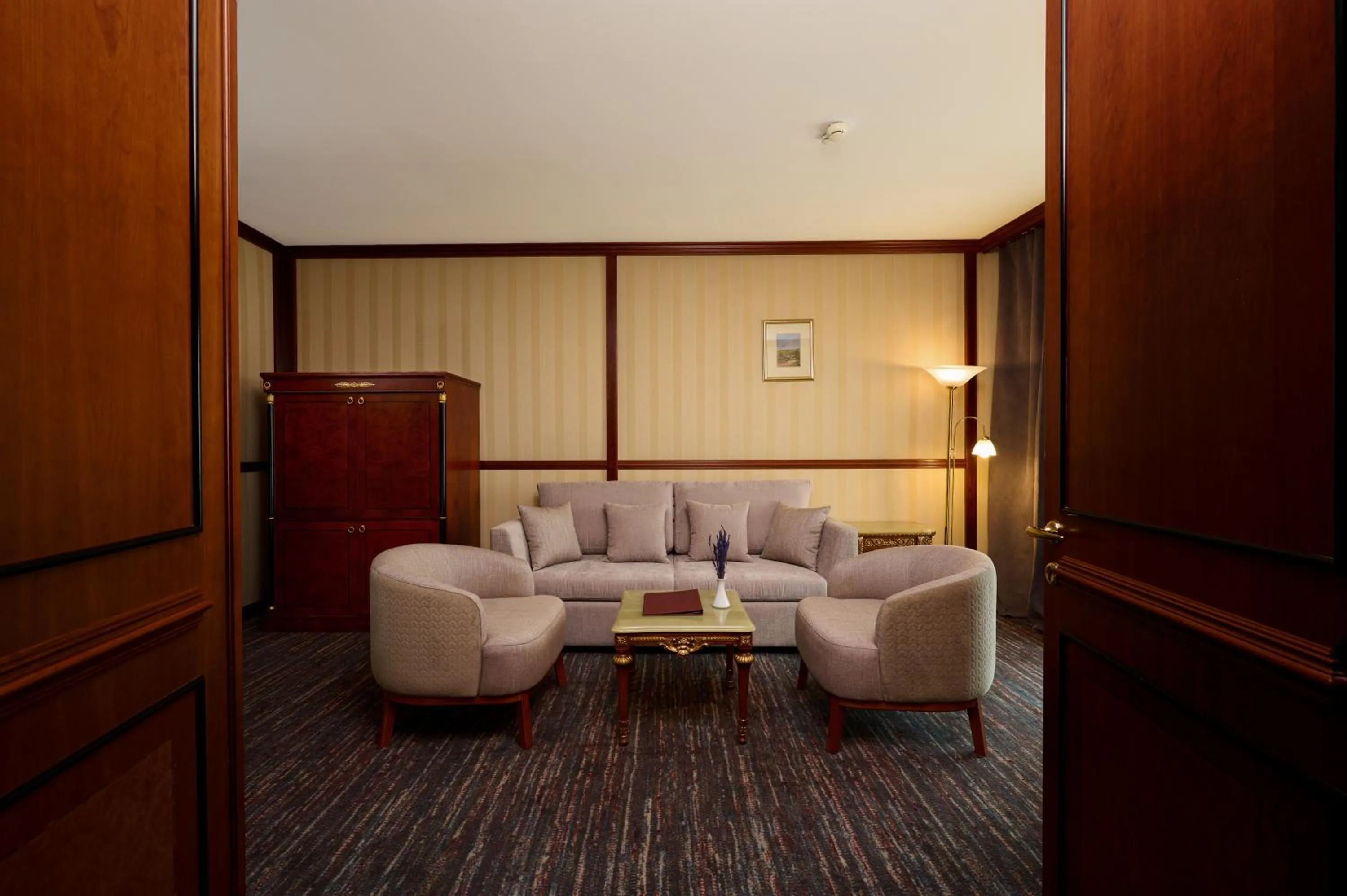 One-Bedroom Suite in Grand Hotel Bucharest