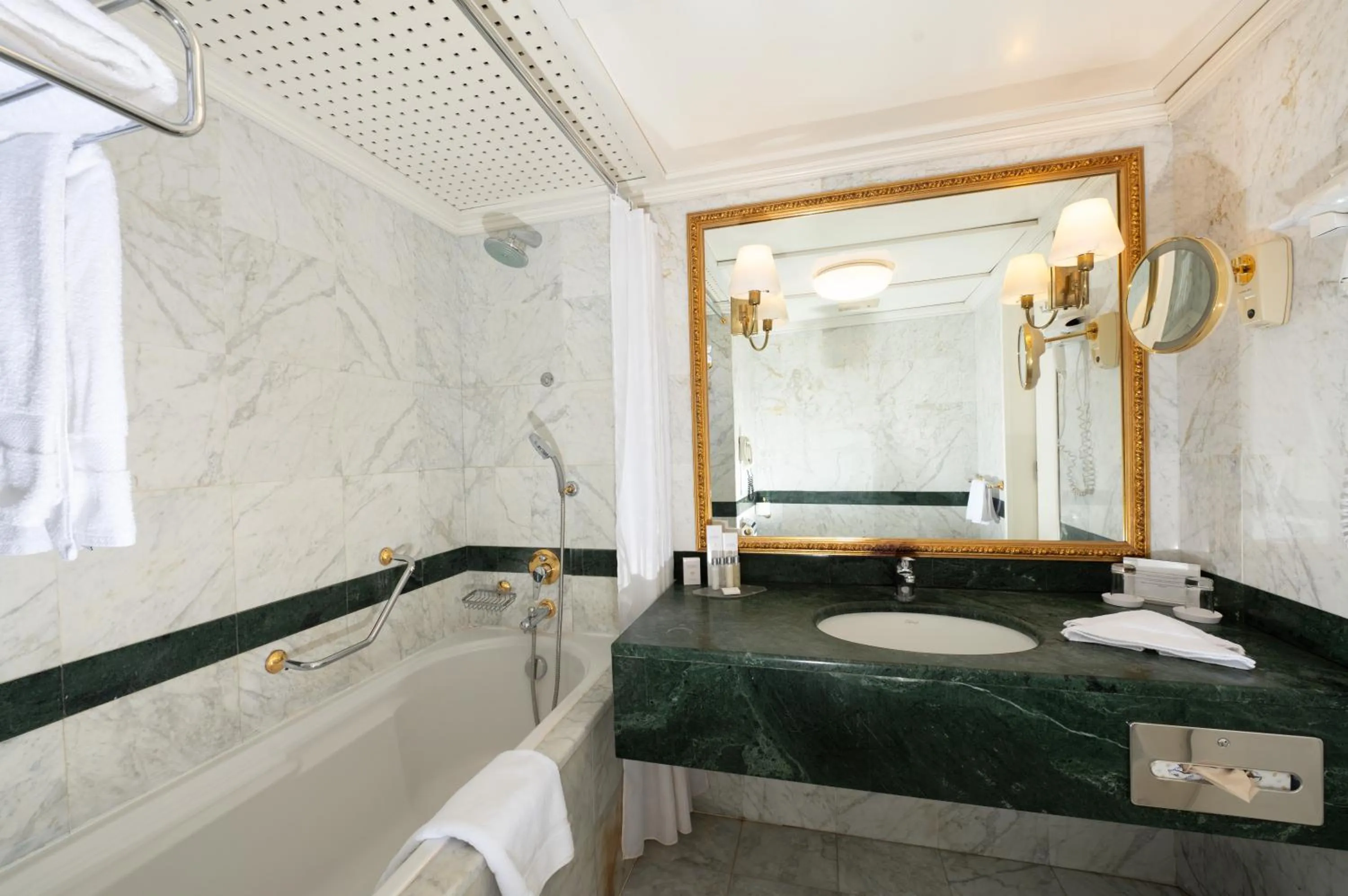 Superior King Room in Grand Hotel Bucharest