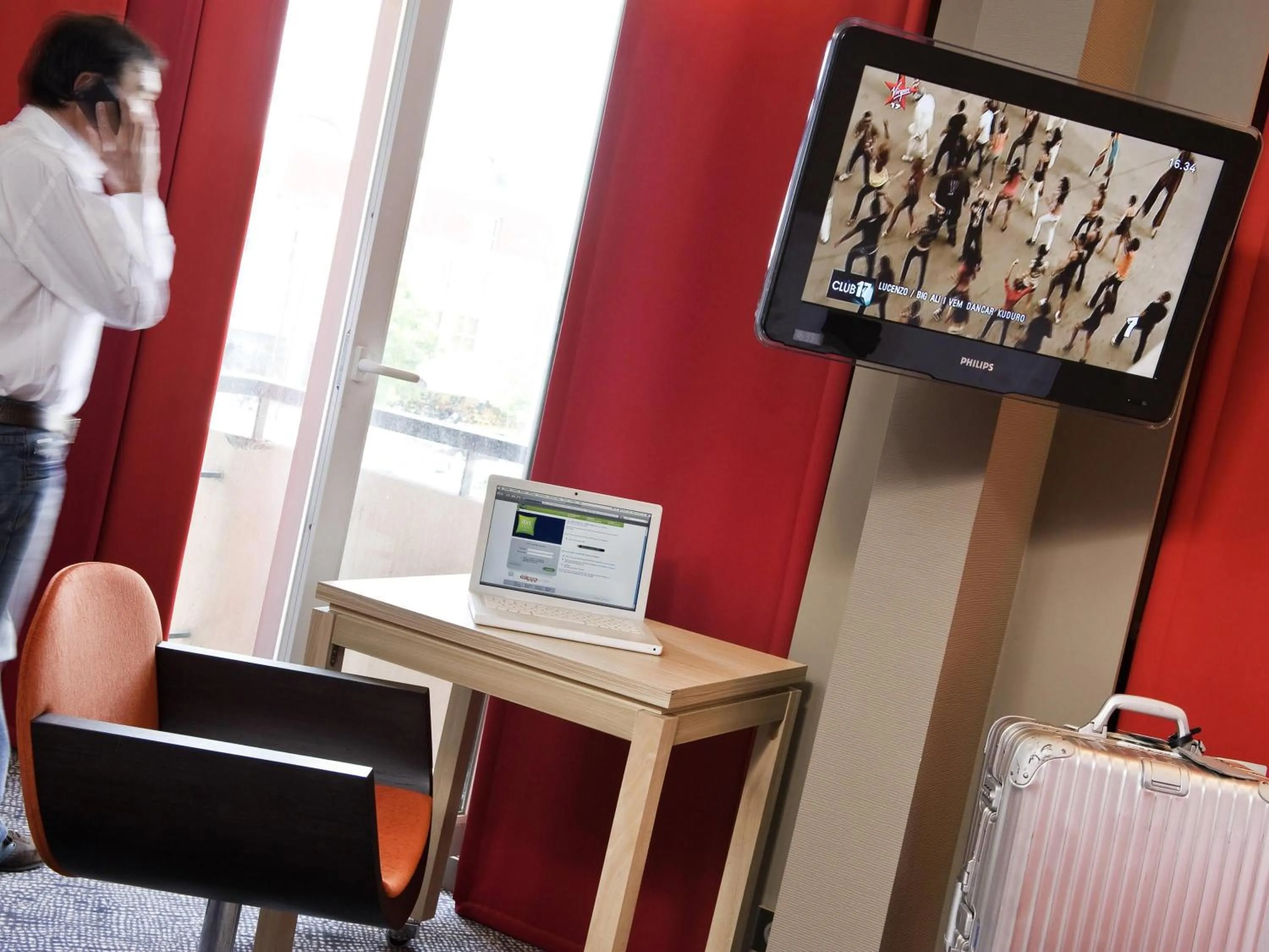 Standard Family Suite with One Double Bed and Sofa in ibis Styles Saint Dizier