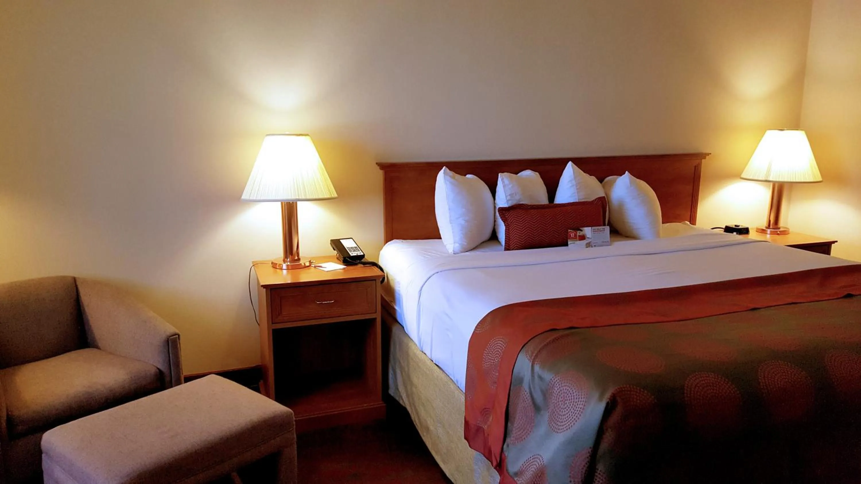 King Room - Accessible/Non-Smoking in Ramada by Wyndham St George