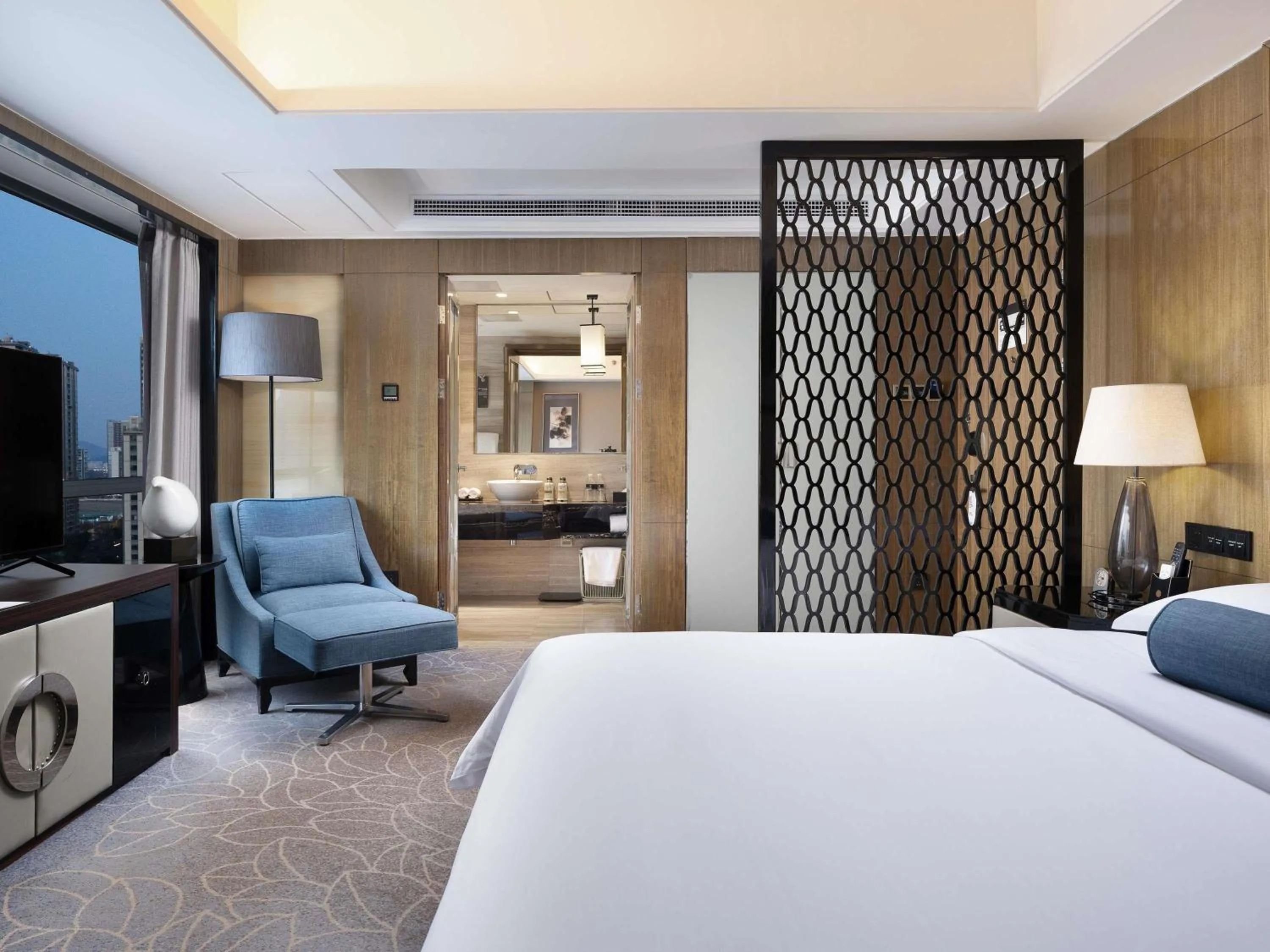 Executive Suite - single occupancy in Pullman Shanghai Jing'an-Jing'an district, downtown railway station, traffic hub, easy to travel Shanghai