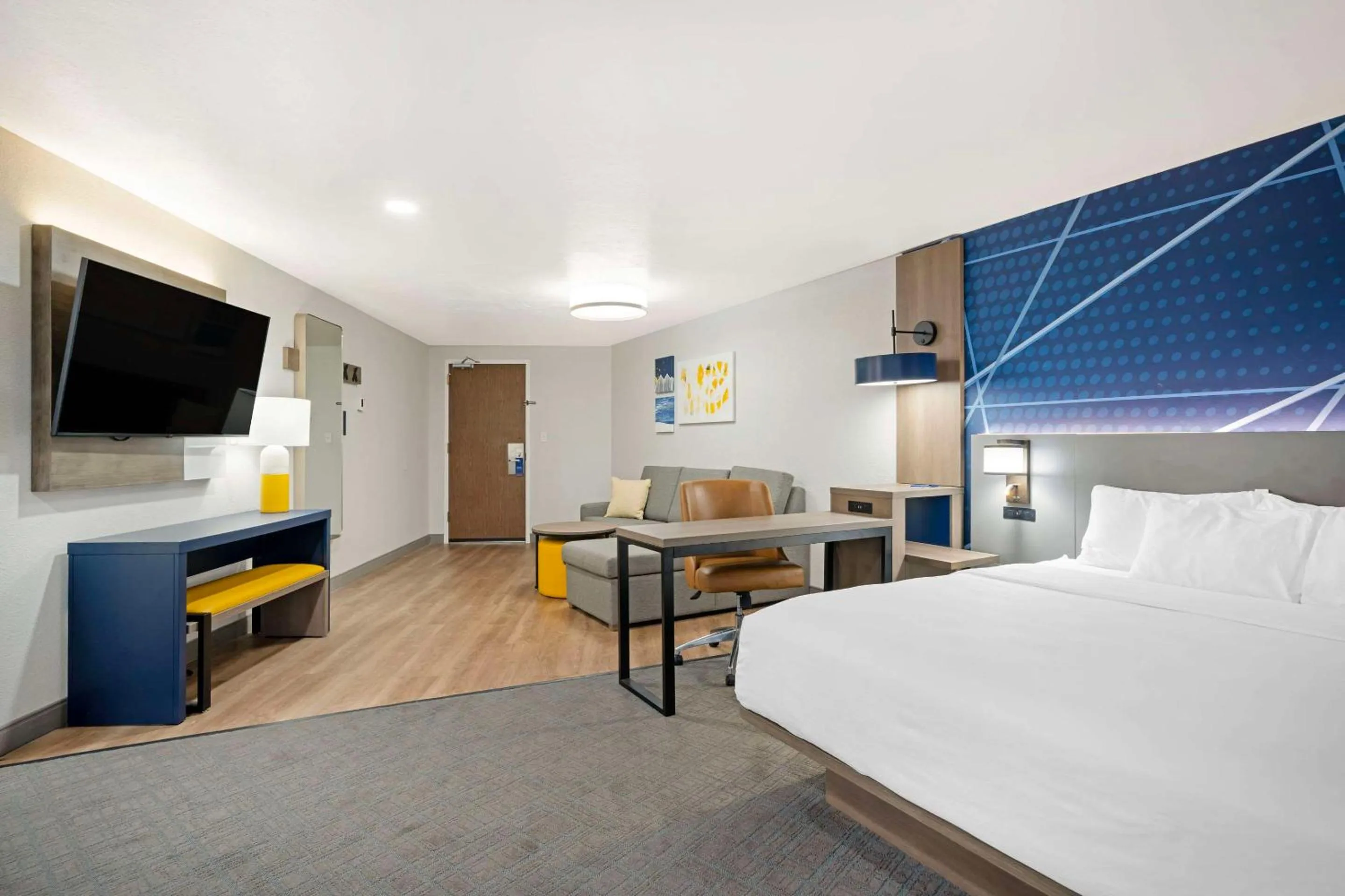 King Room with Sofa Bed and City View in Comfort Suites Idaho Falls