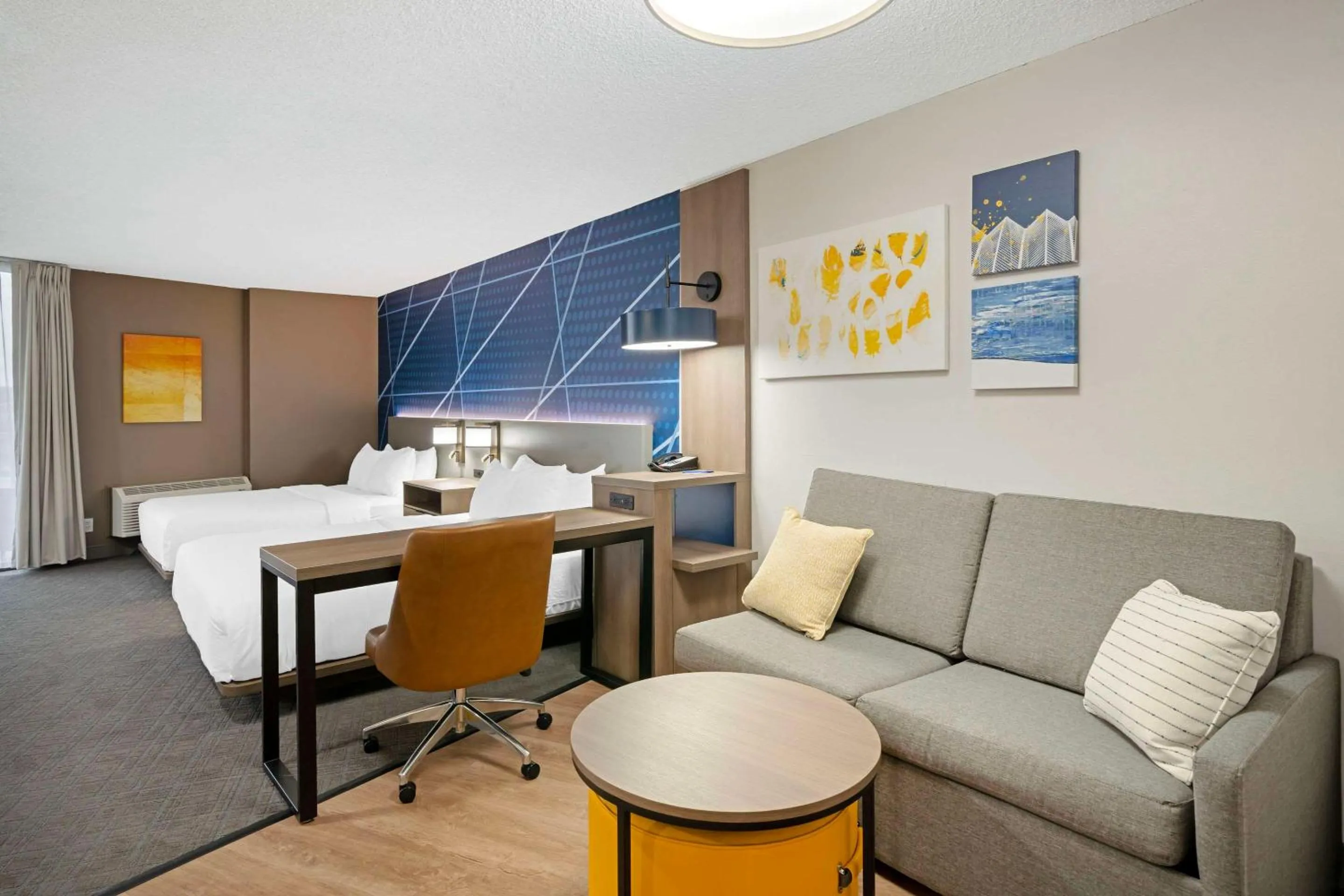 Queen Room with Sofa Bed and River View in Comfort Suites Idaho Falls