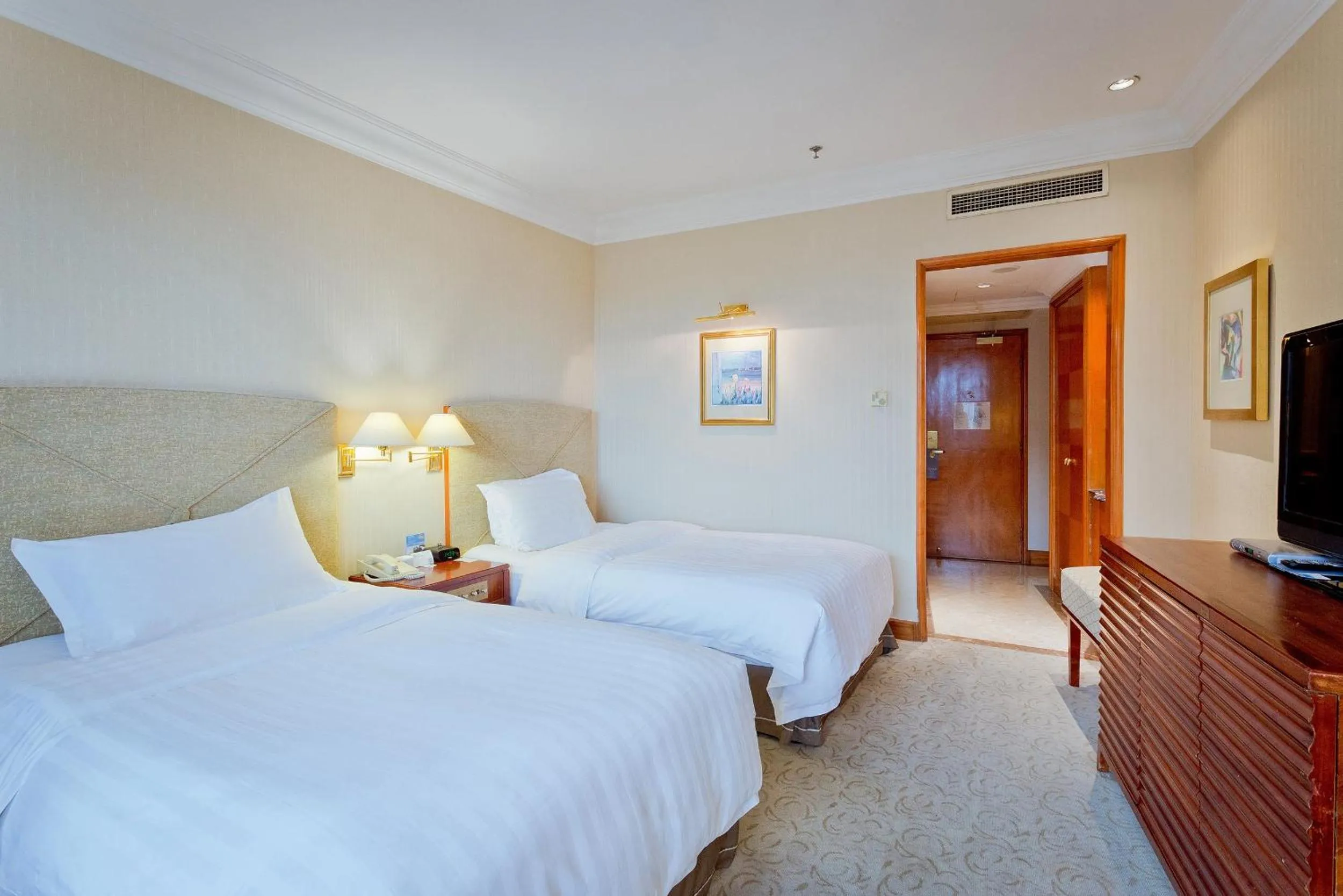 Standard Room in Crowne Plaza Qingdao by IHG