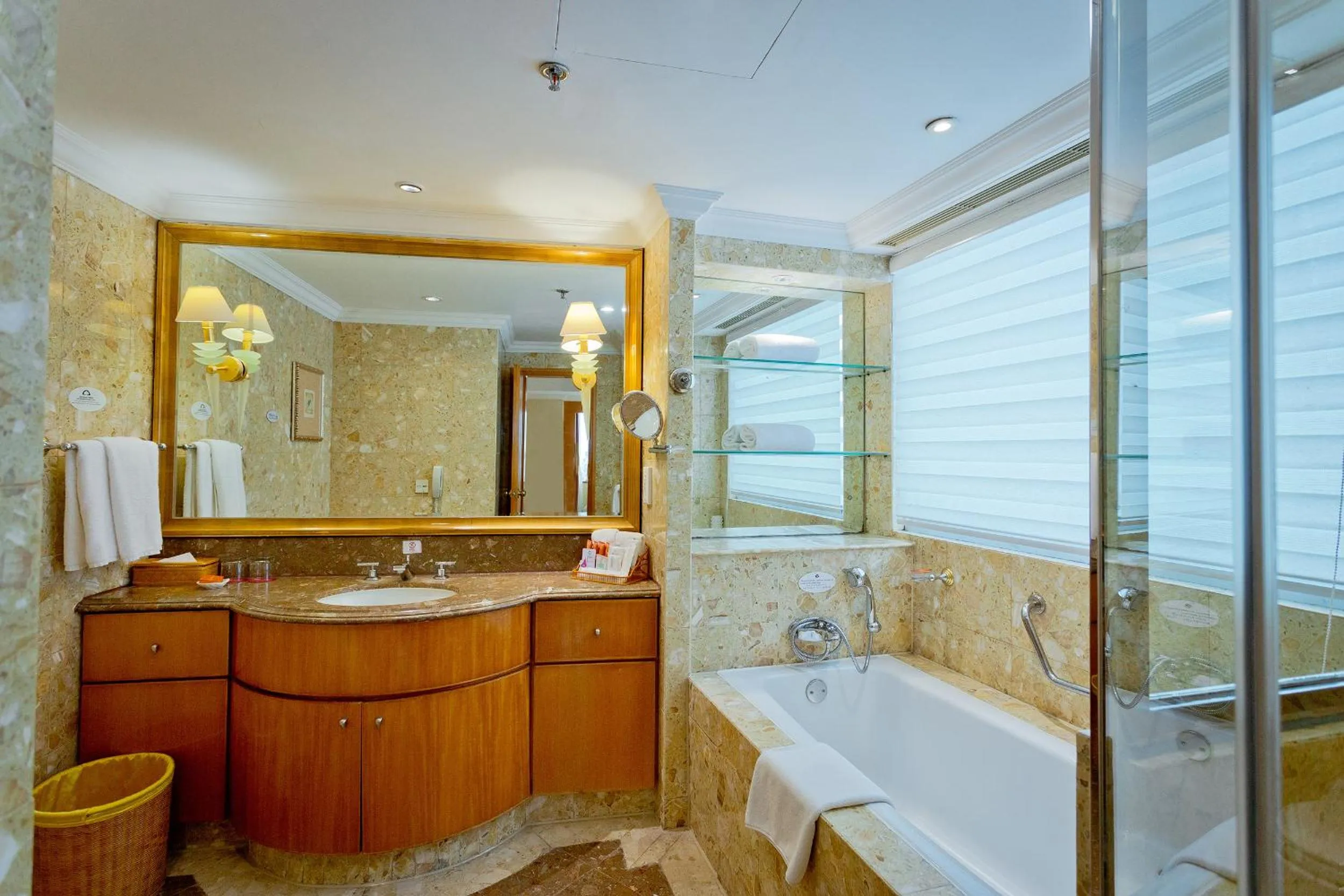Suite with Sea View in Crowne Plaza Qingdao by IHG